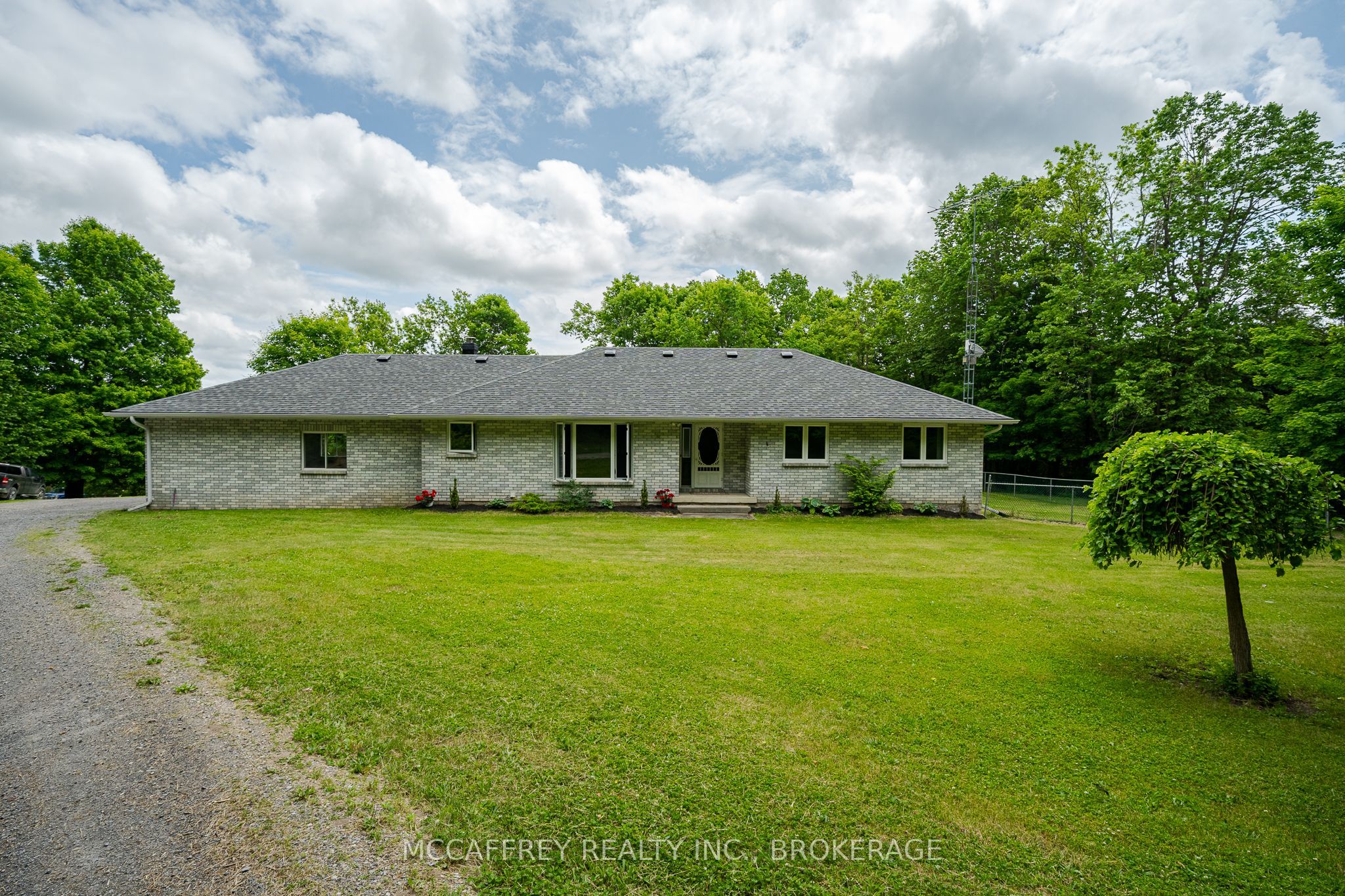 51 Luffman Rd Property Photo 1