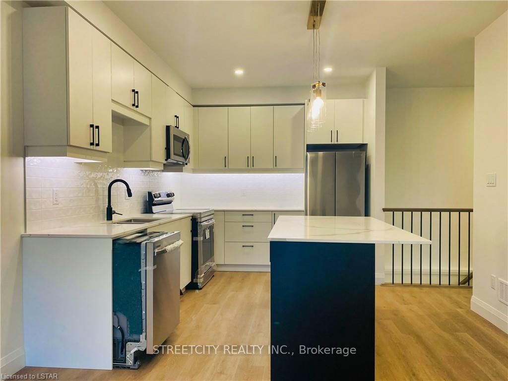 3900 Savoy St Property Photo 6