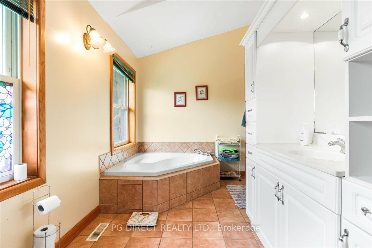 10 Fraserglen Court Property Photo 13