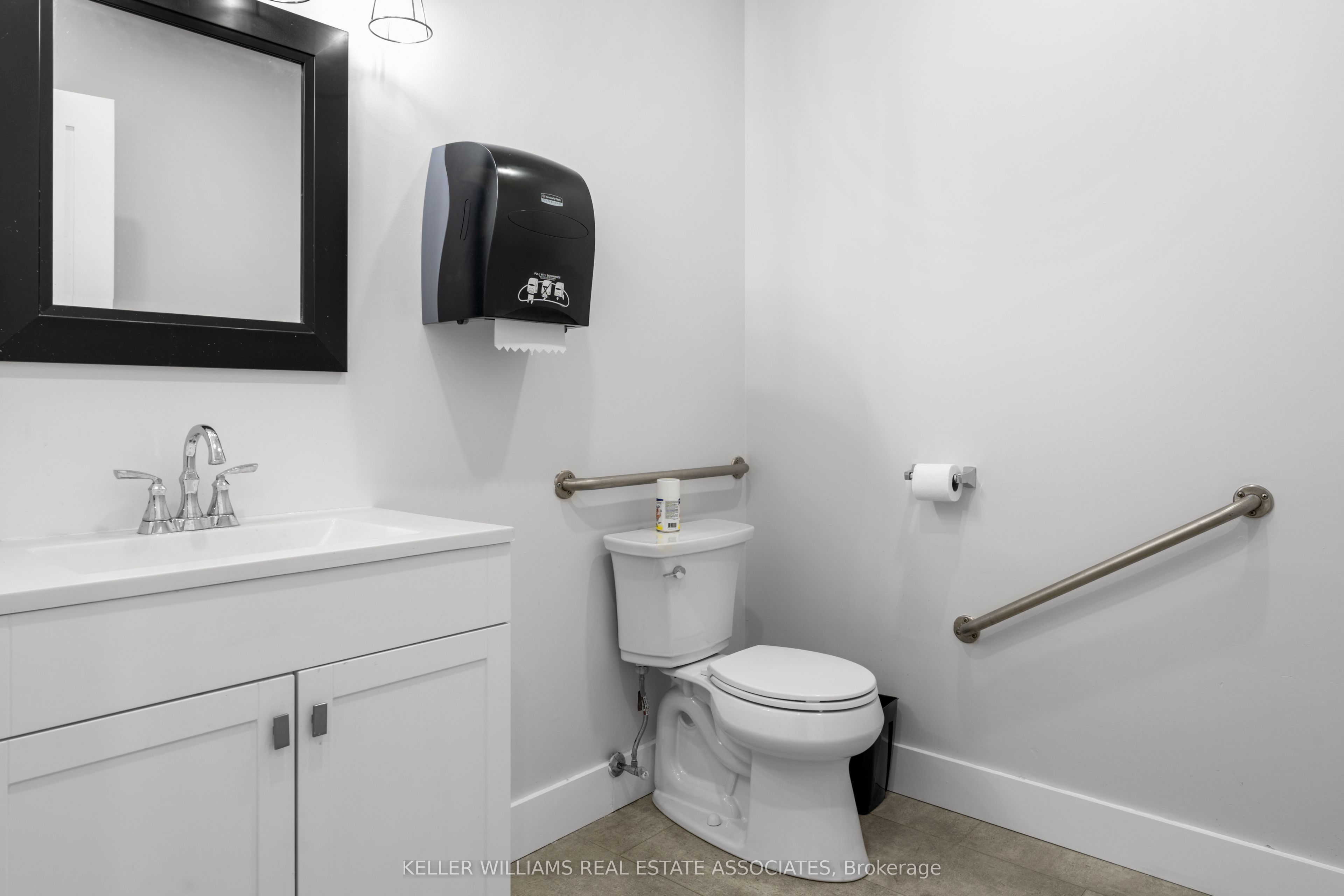 45 Wyndham Street N 2 Property Photo 7