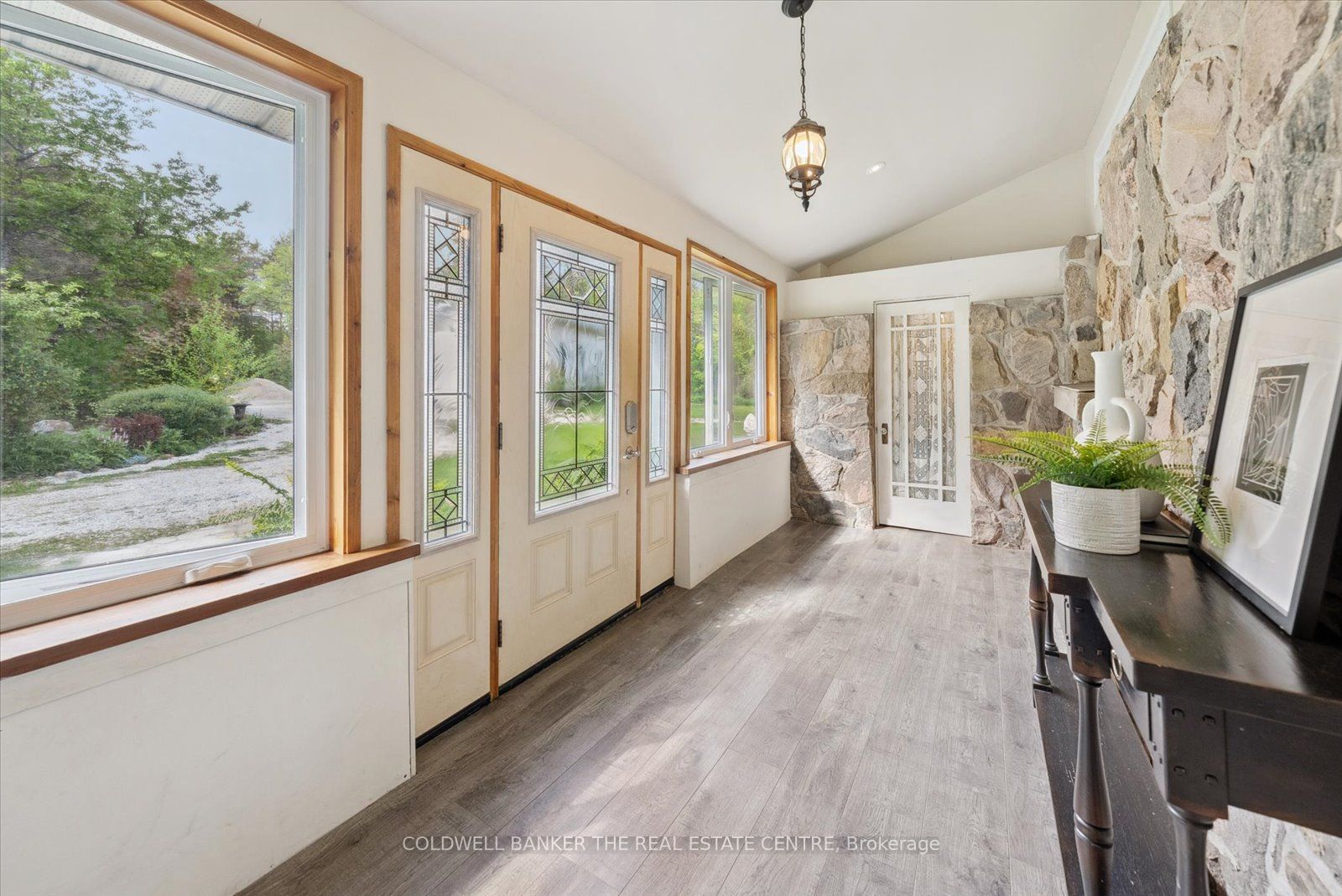 798213 3 Line E Property Photo 3