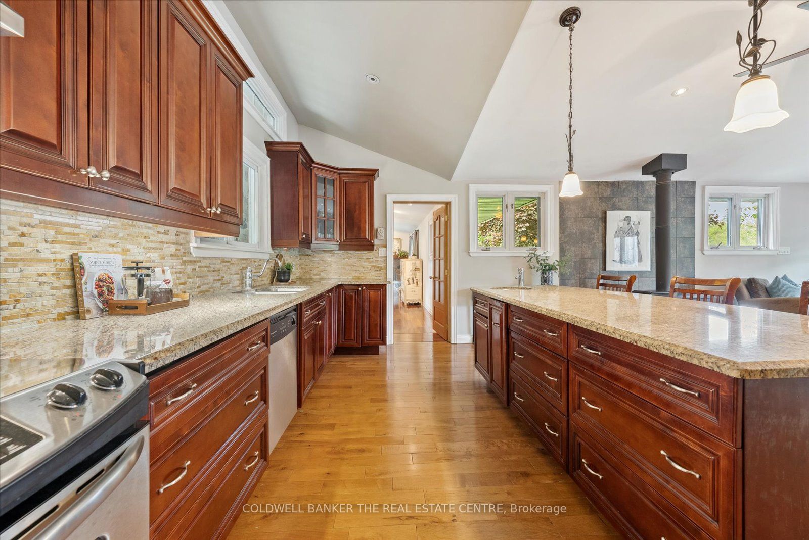798213 3 Line E Property Photo 15