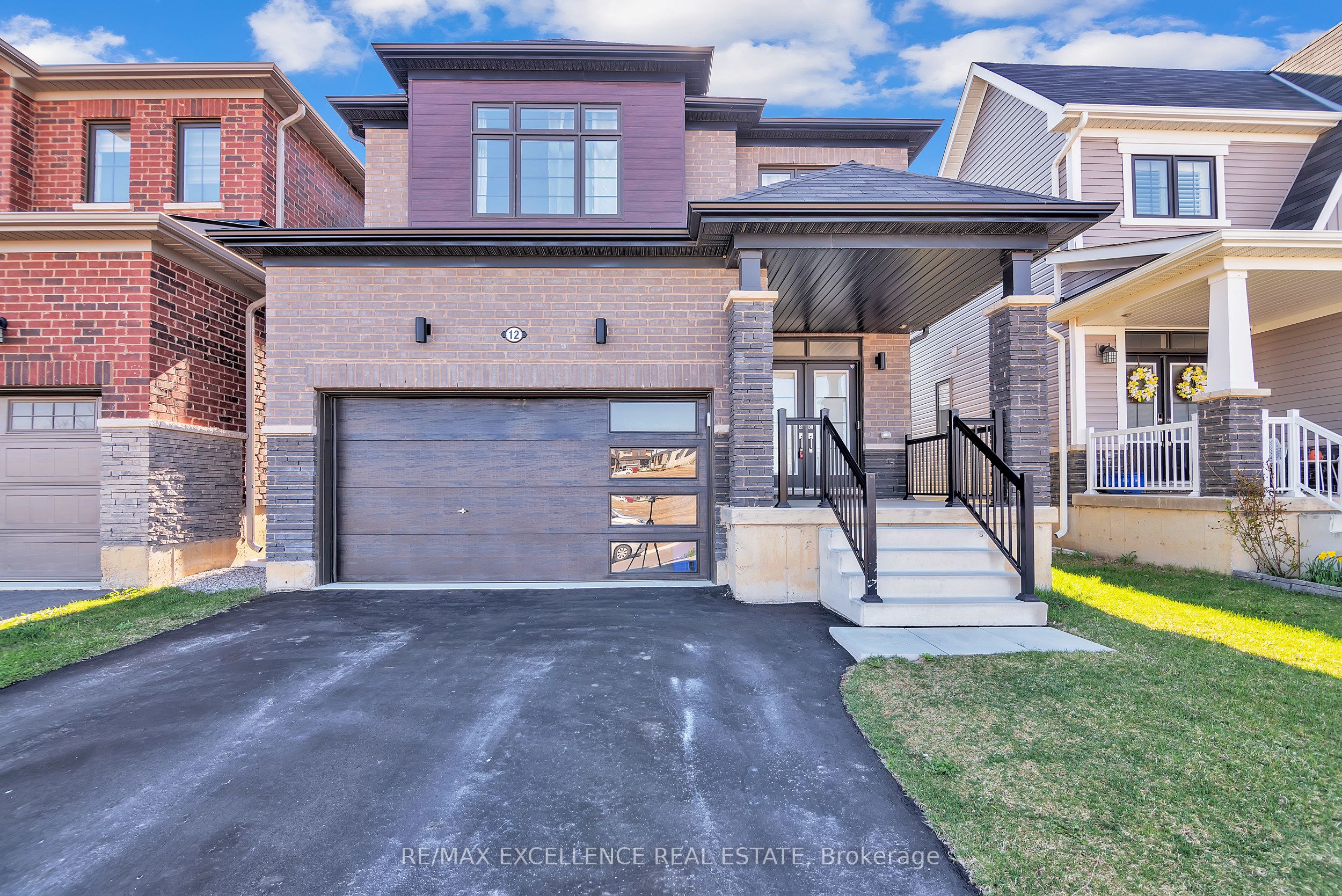 12 Whitehorn Cres Property Photo 1