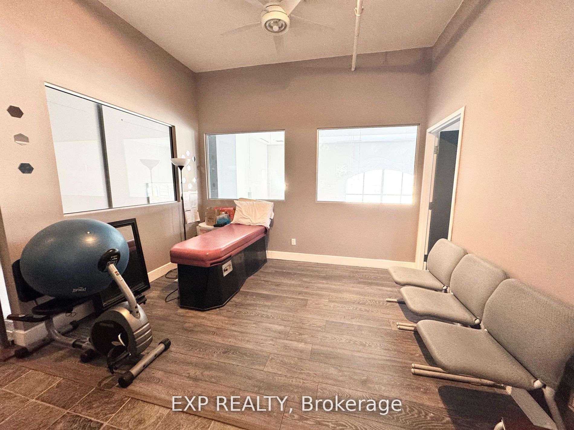 580 Lancaster Street W B Property Photo 6