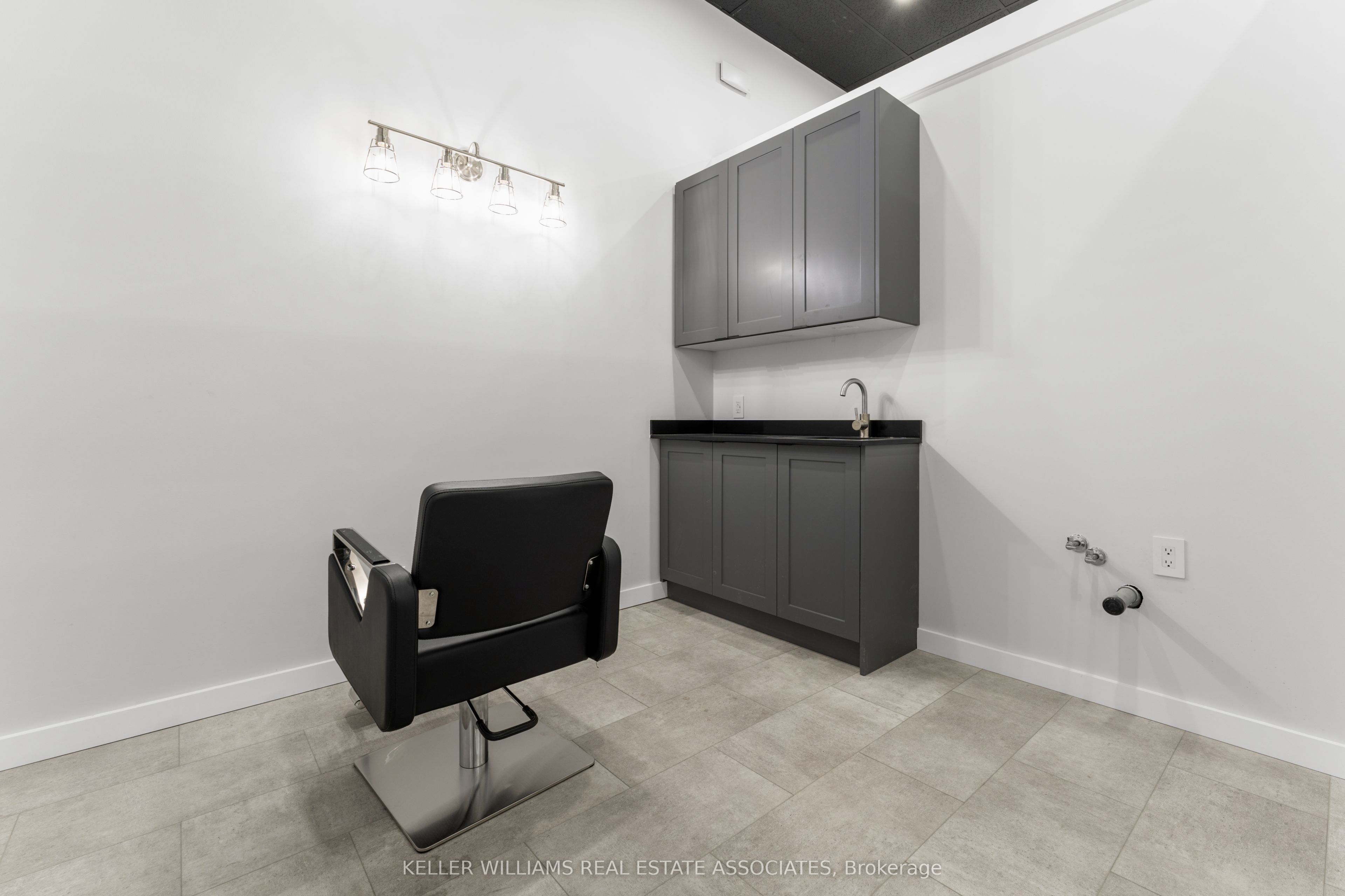 45 Wyndham Street N 7 Property Photo 13