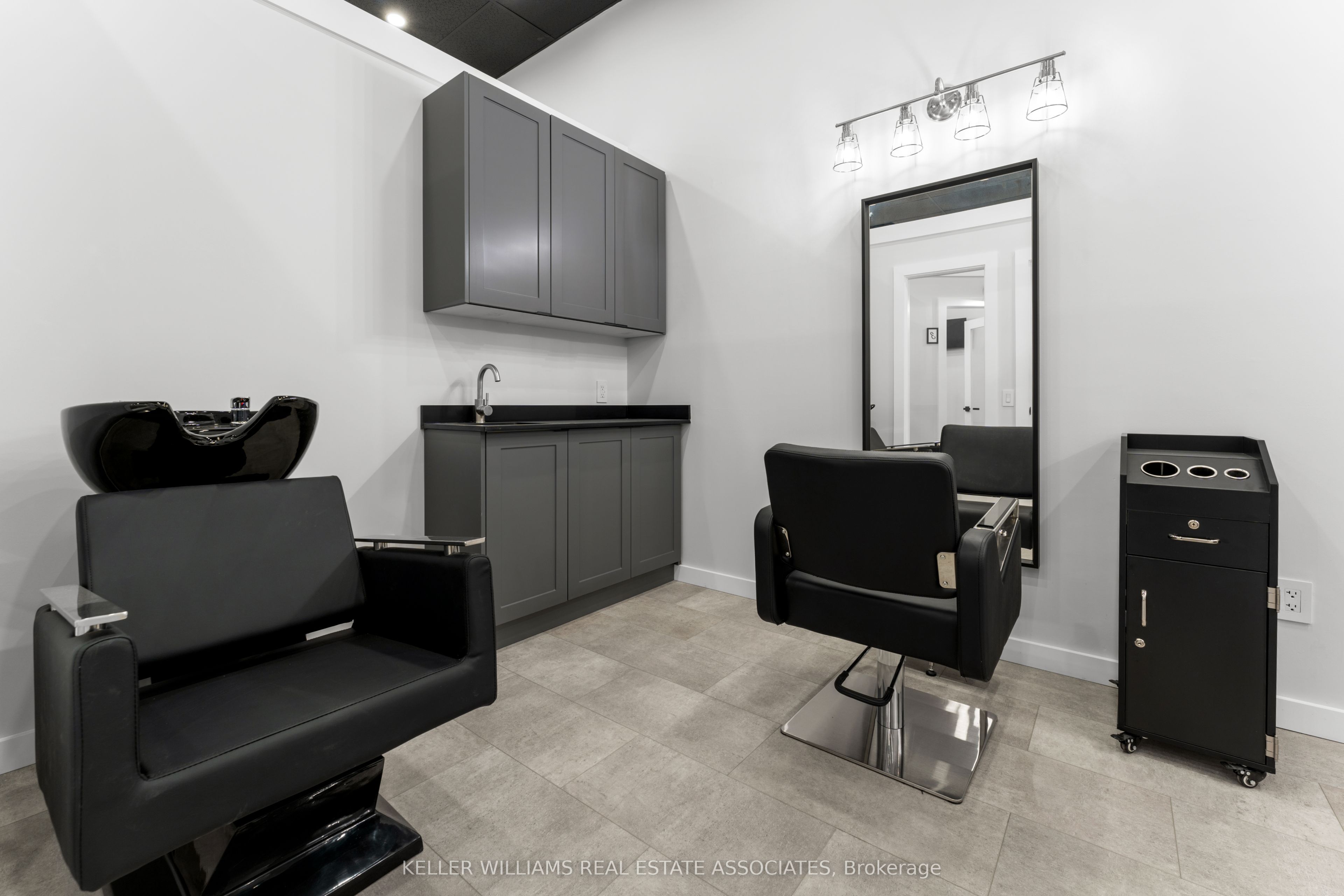 45 Wyndham Street N 12 Property Photo 5