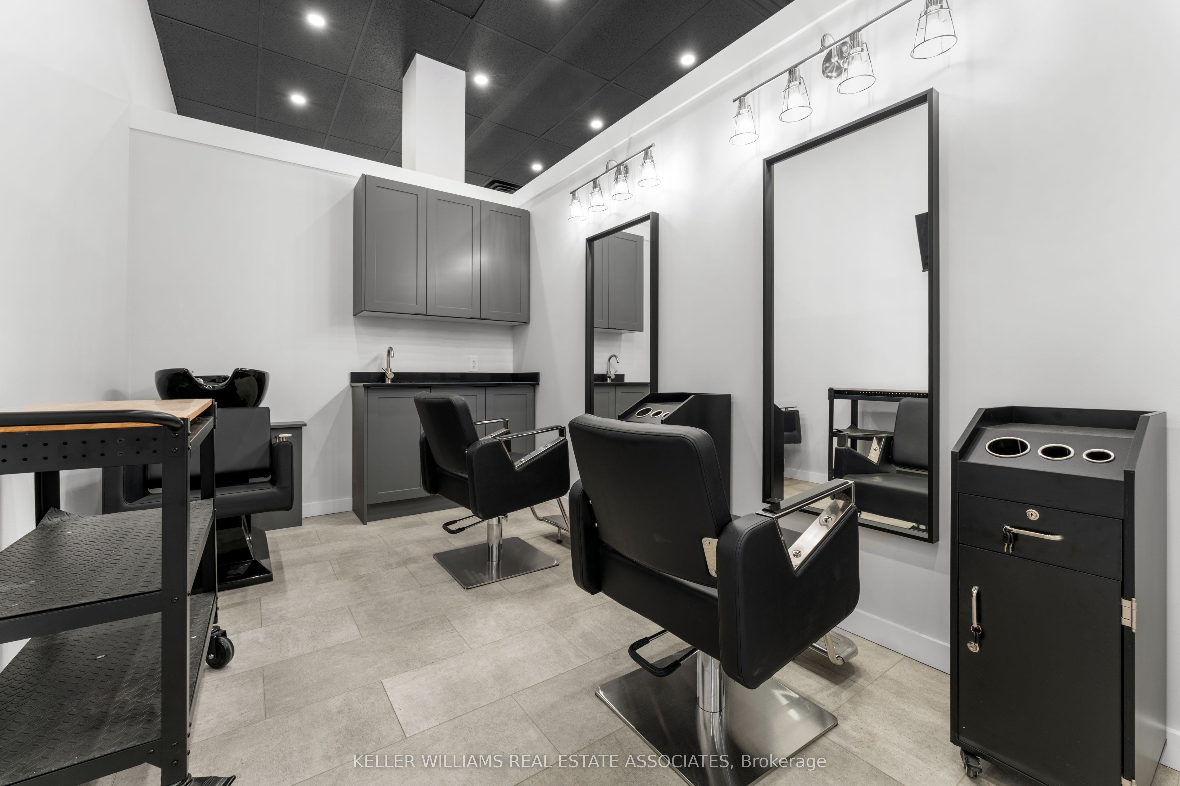45 Wyndham Street N 12 Property Photo 8