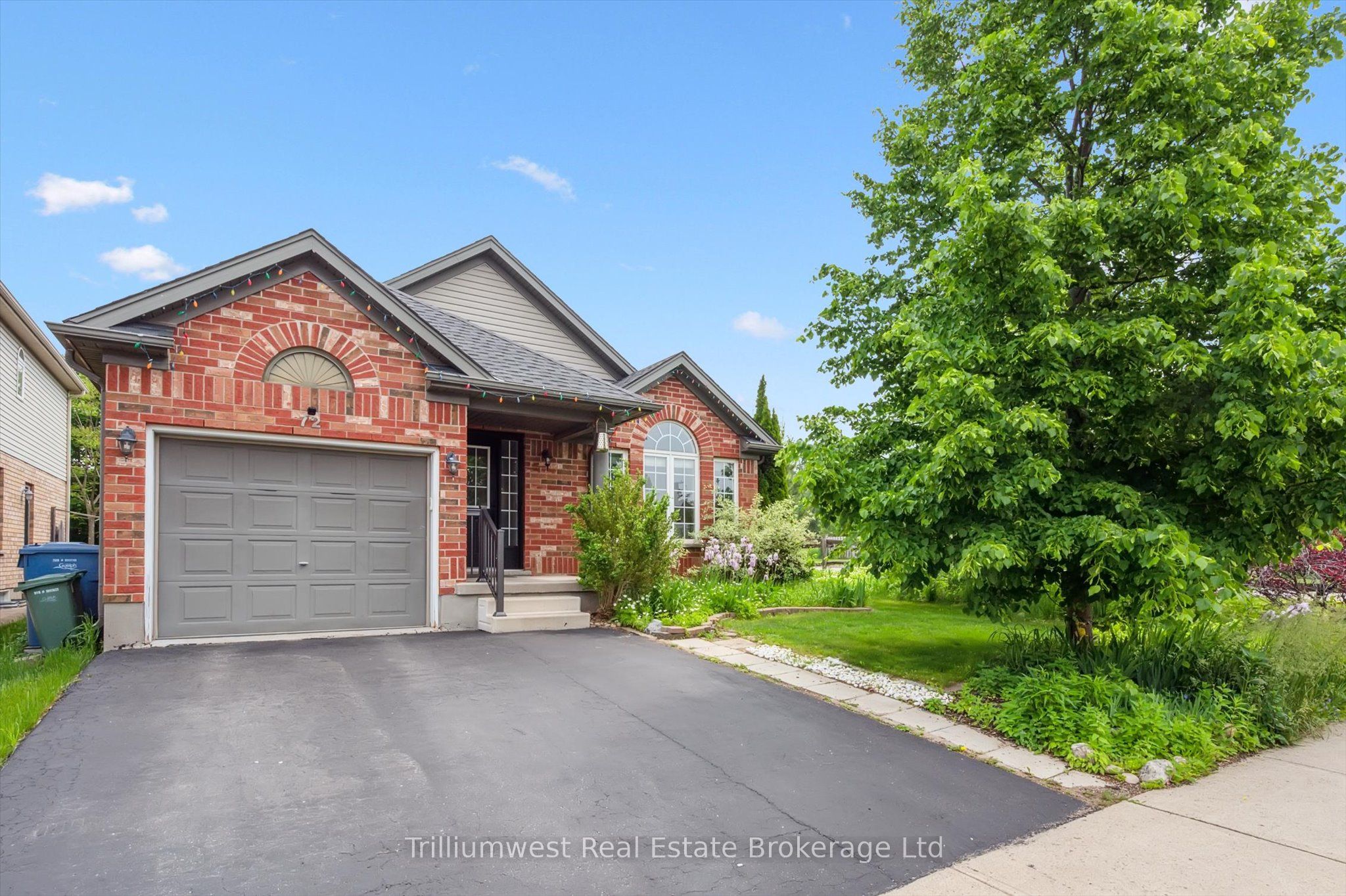72 McArthur Drive Property Photo 1