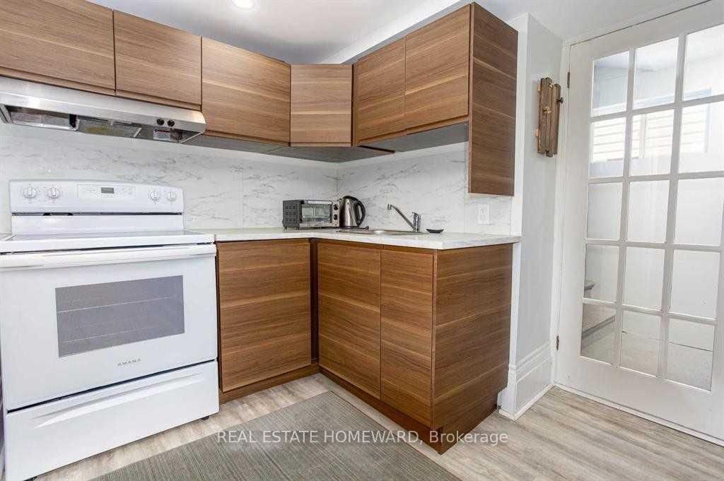 #Lower - 81 Sweetland Avenue