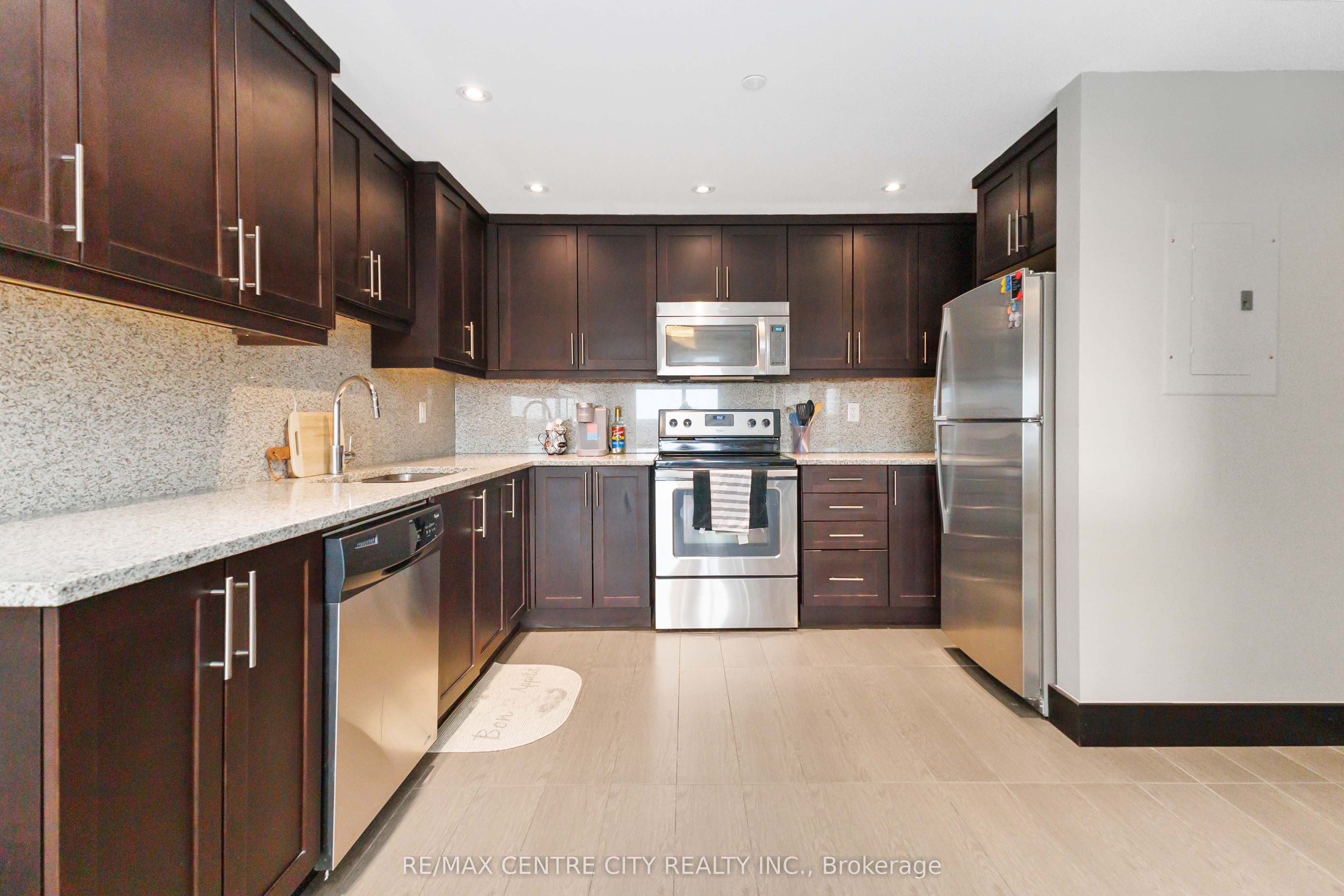 1235 Richmond Street 1218 Property Photo 3