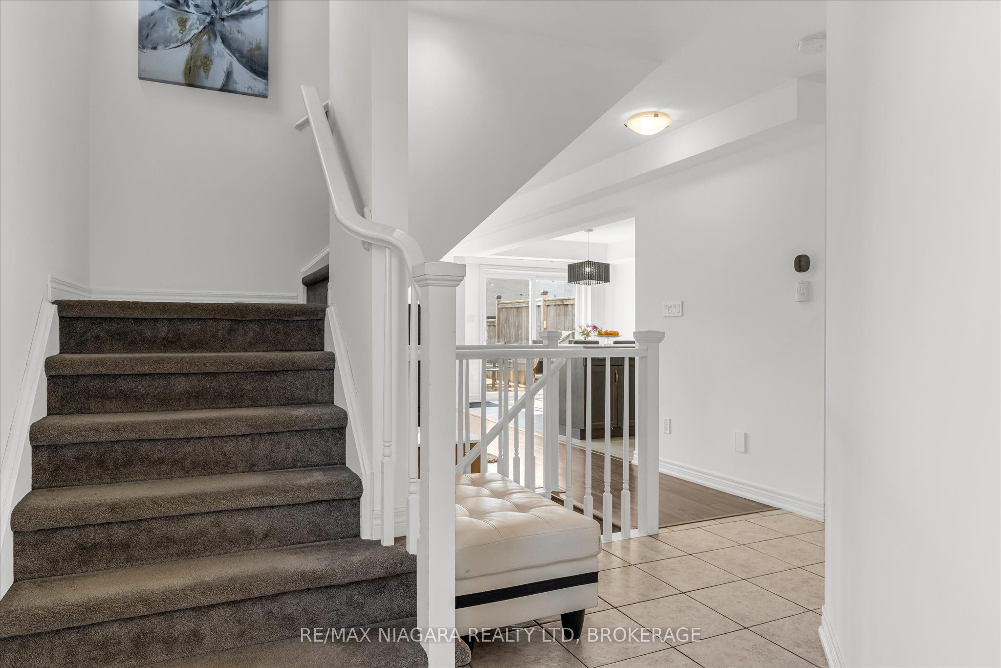 187 Cardinal Crescent Property Photo 2