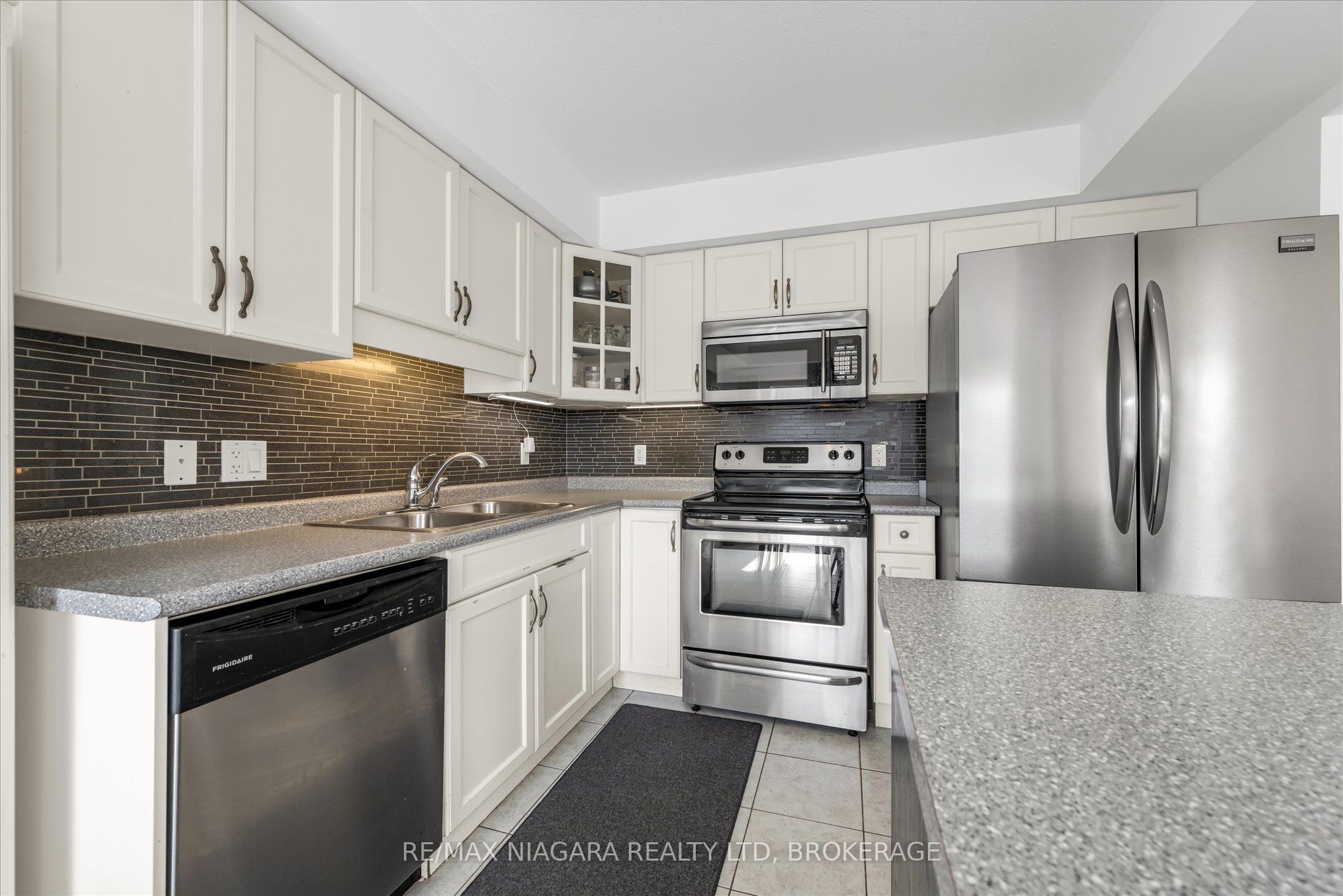 187 Cardinal Crescent Property Photo 12