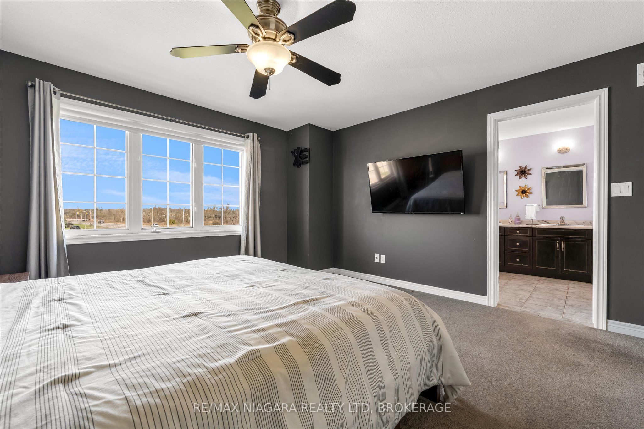 187 Cardinal Crescent Property Photo 16