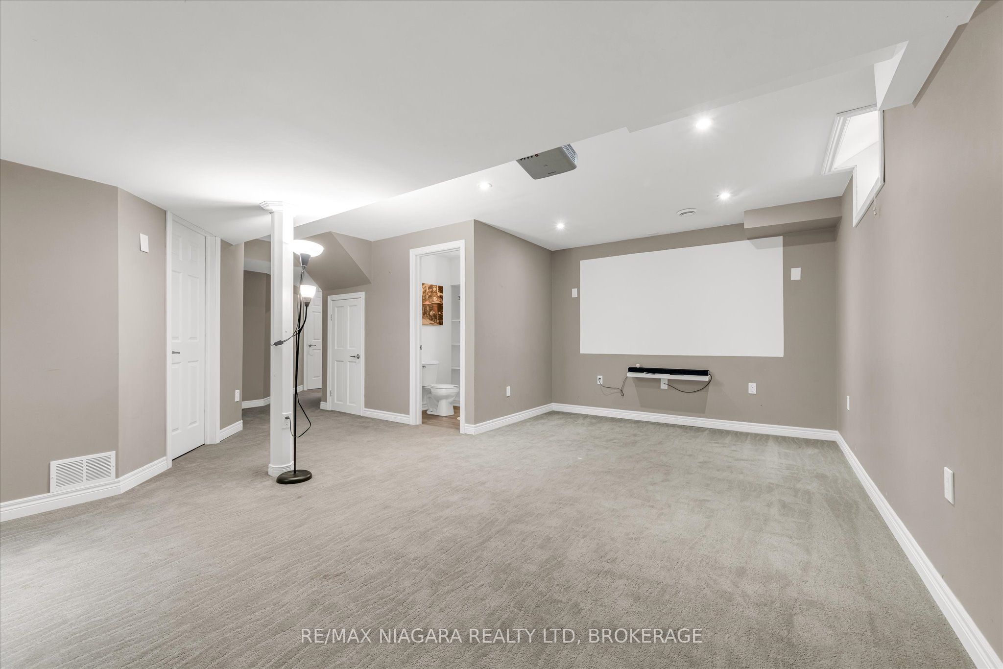187 Cardinal Crescent Property Photo 27