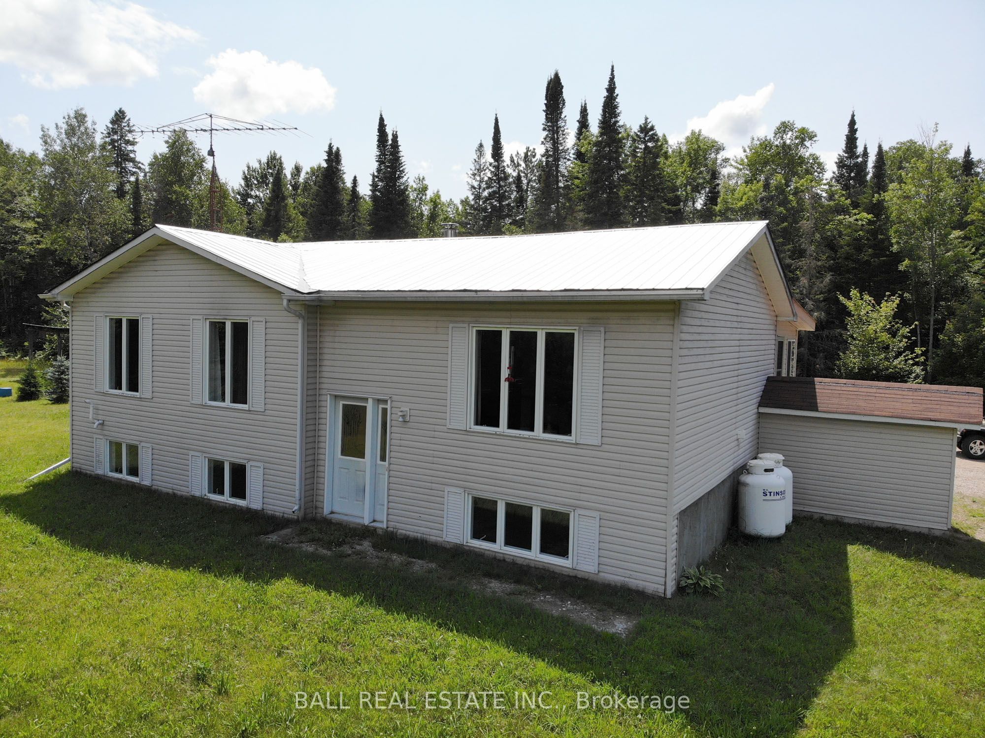 7113 Highway 127 Property Photo 1