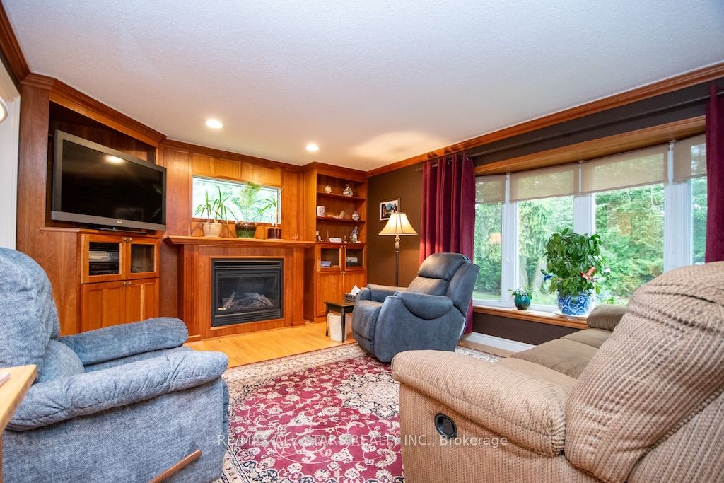 690 Post Road Property Photo 6