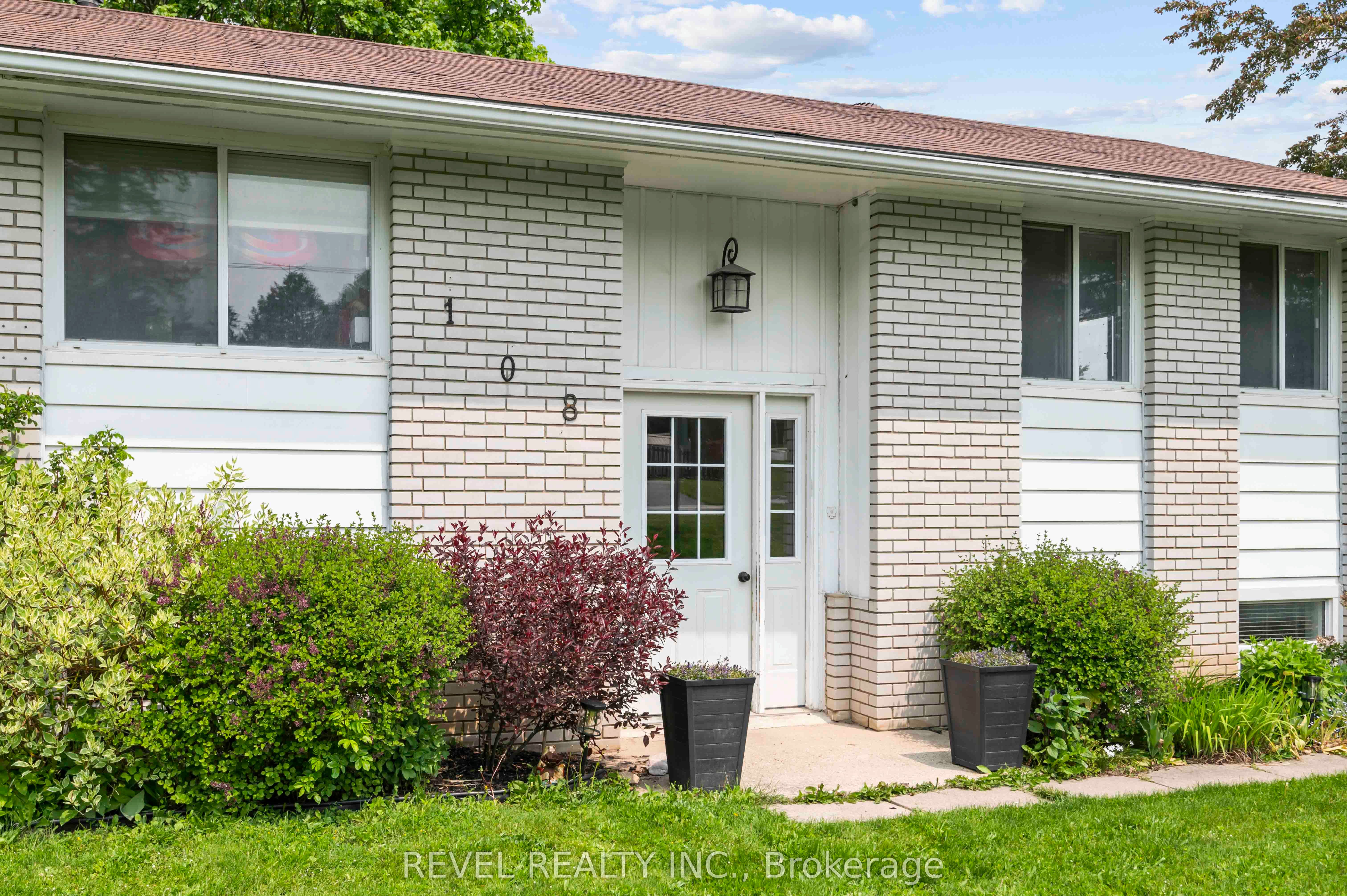 108 Jane Street Property Photo 4