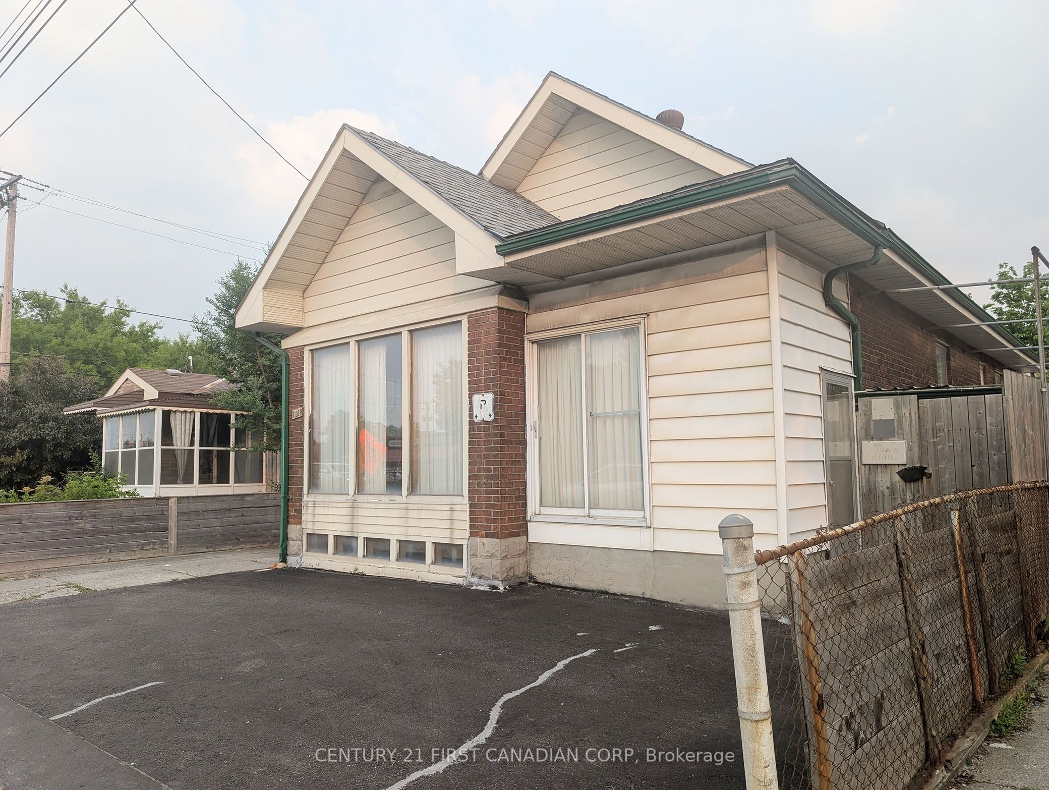 1169 Oxford Street Property Photo