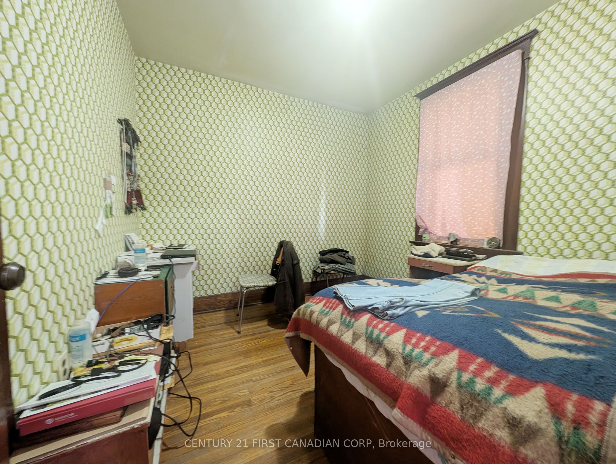 1169 Oxford Street E Property Photo 4