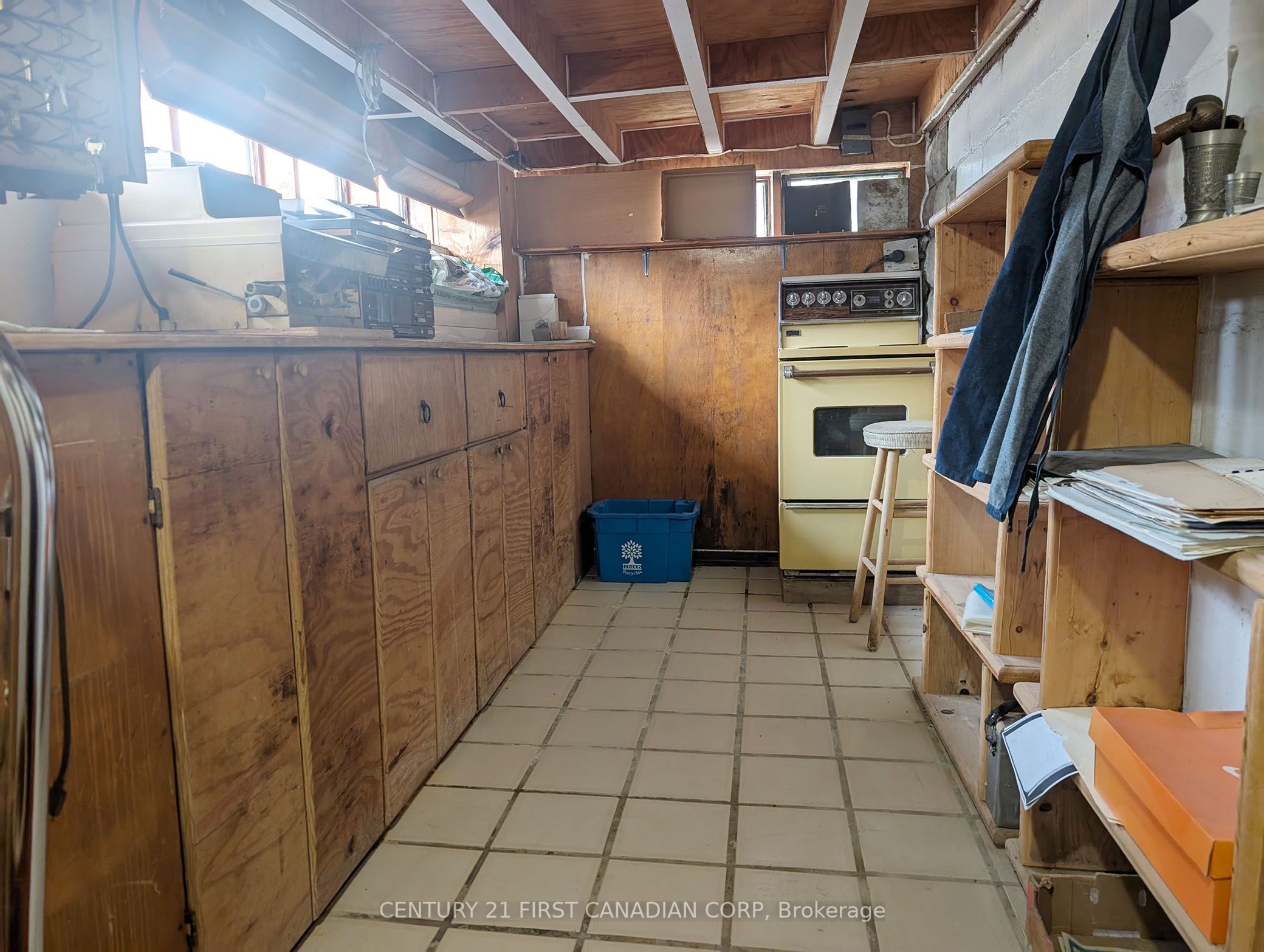 1169 Oxford Street E Property Photo 6