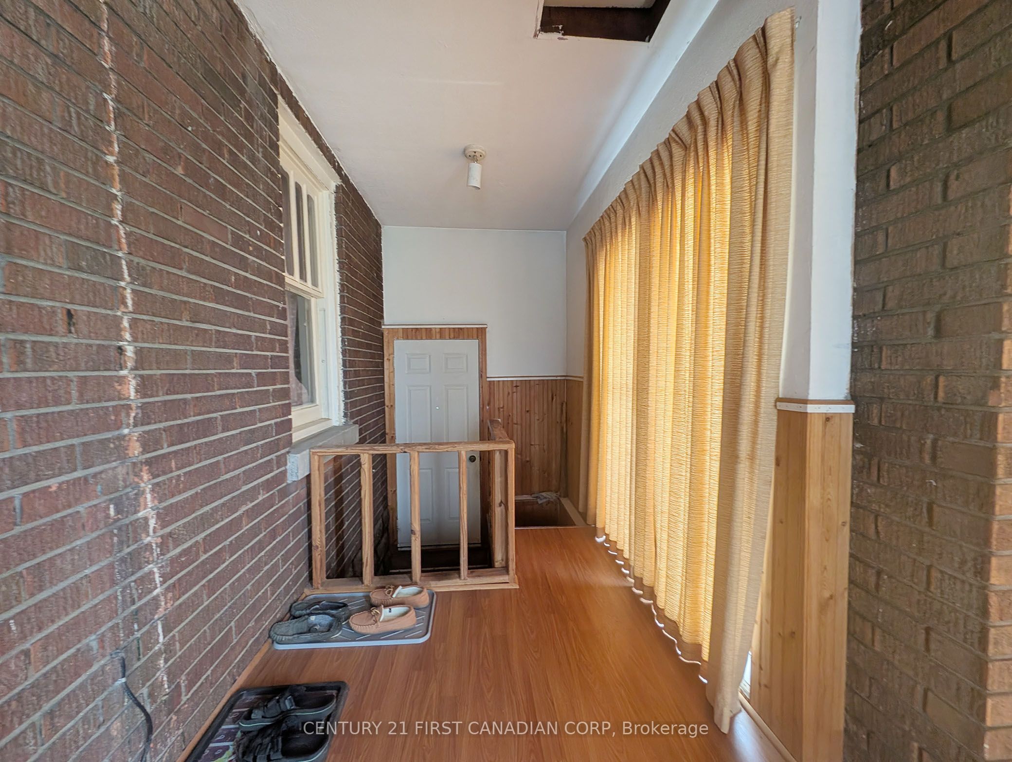1169 Oxford Street E Property Photo 7