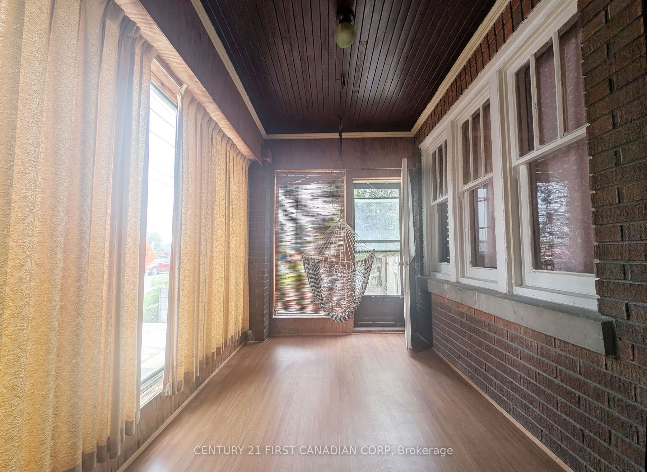 1169 Oxford Street E Property Photo 8