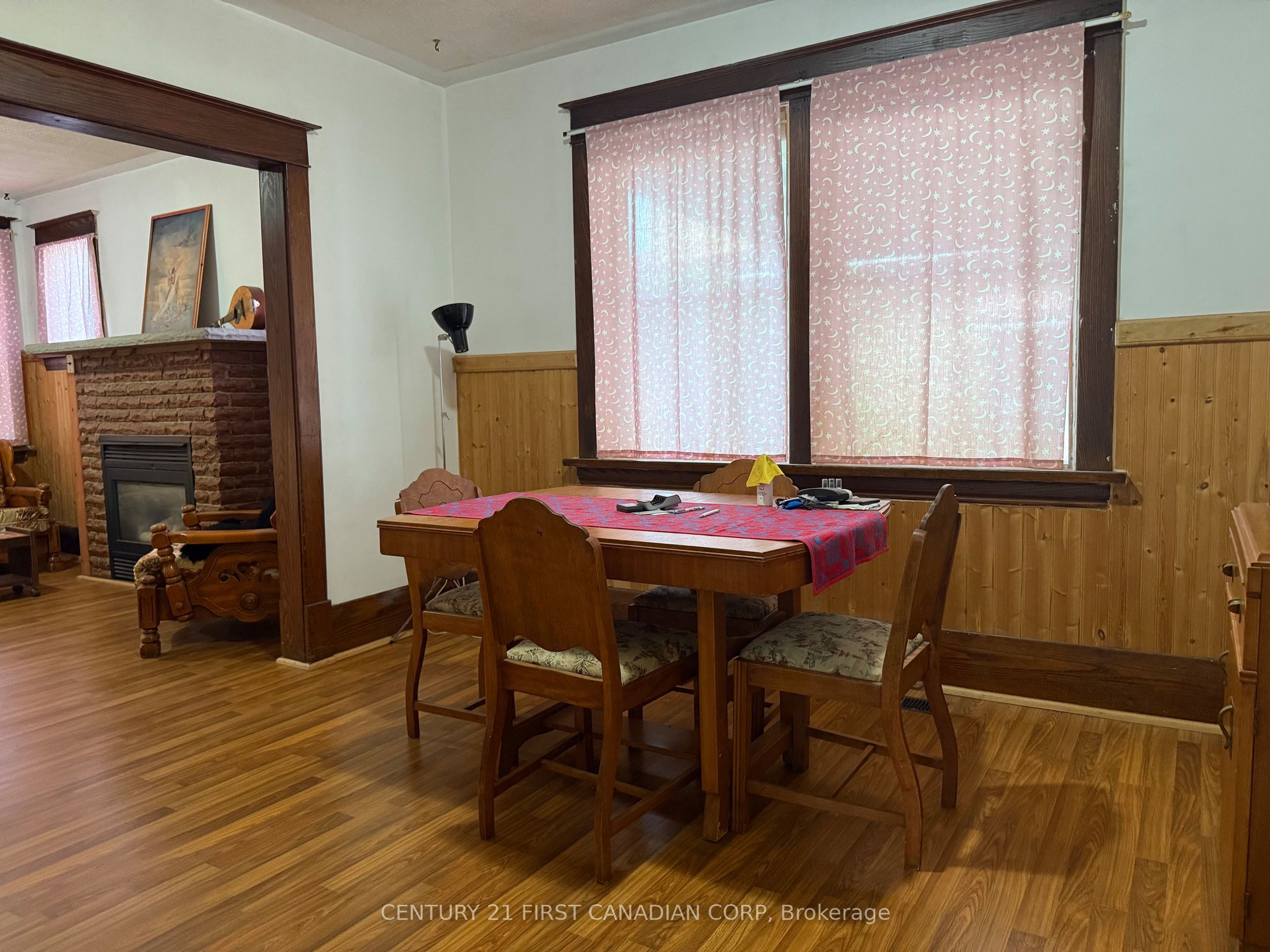 1169 Oxford Street E Property Photo 11