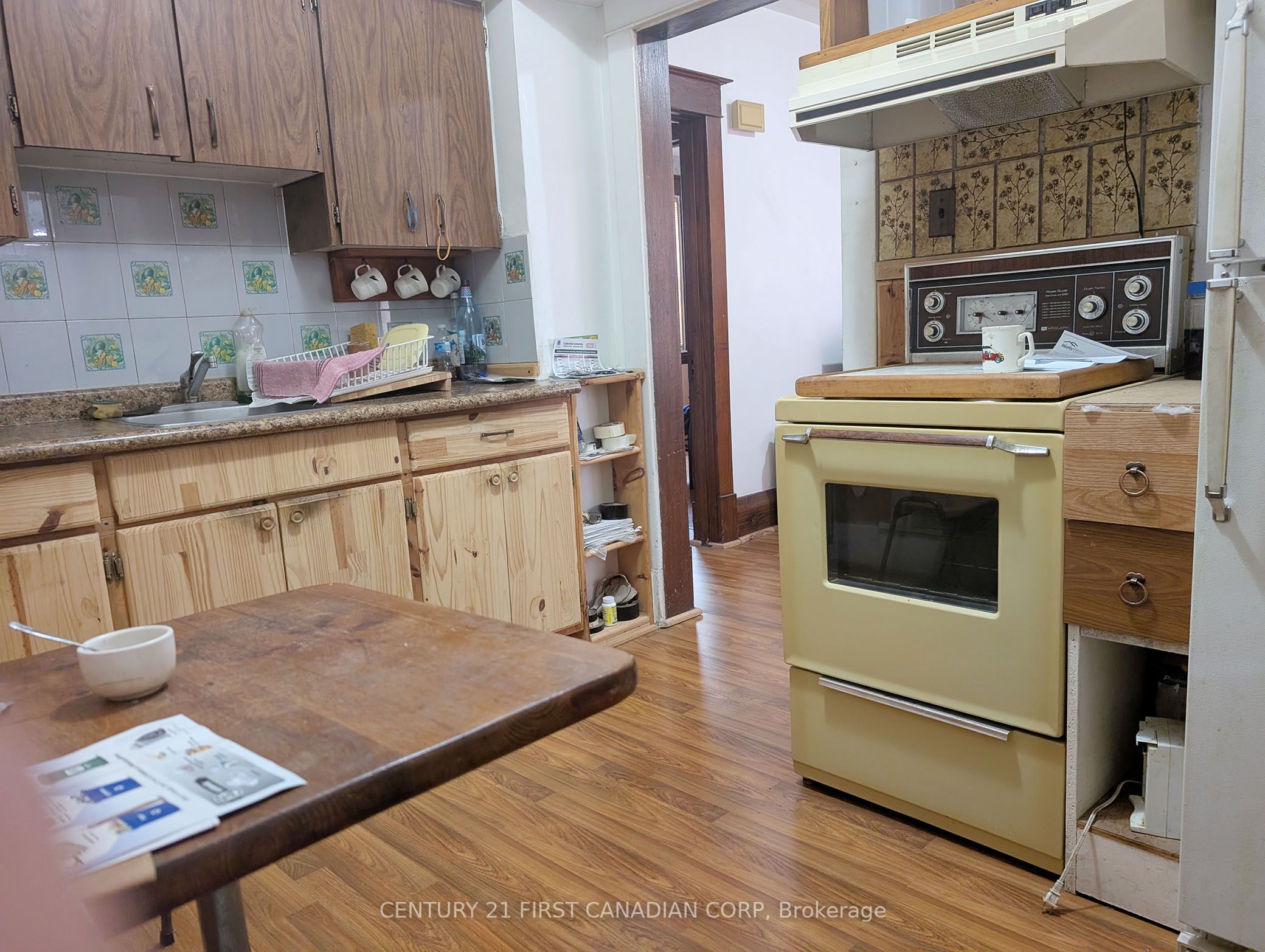 1169 Oxford Street E Property Photo 13