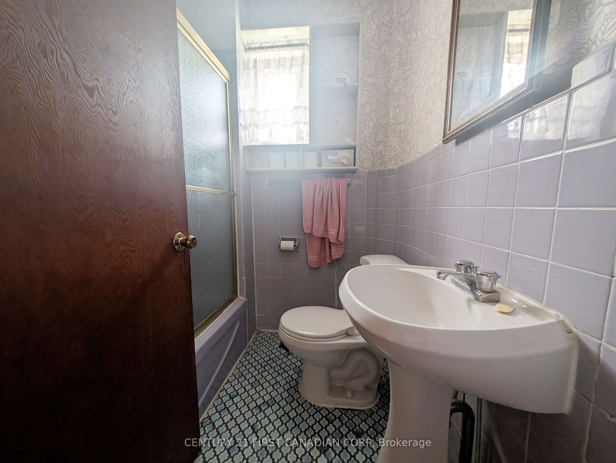 1169 Oxford Street E Property Photo 14
