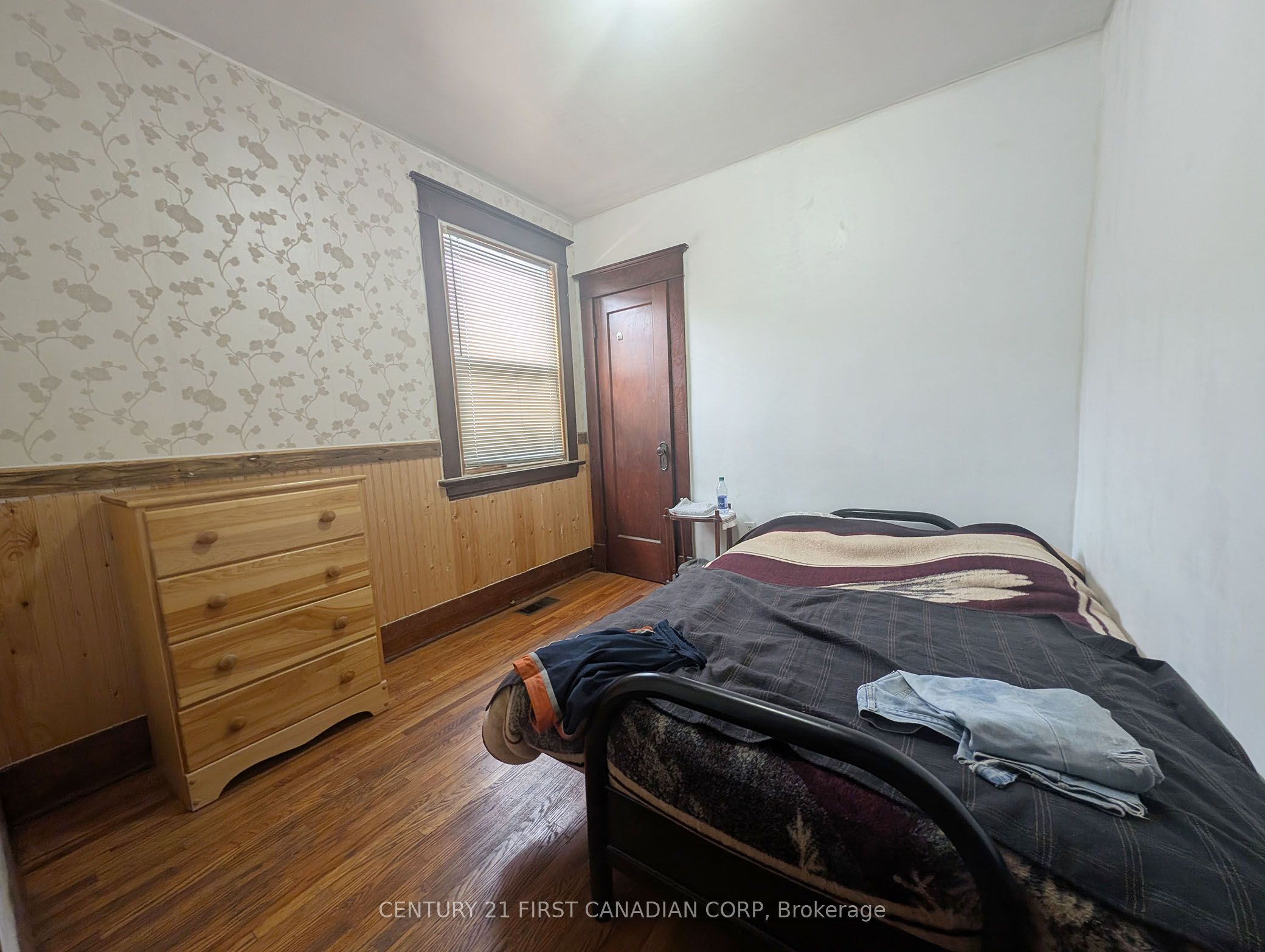 1169 Oxford Street E Property Photo 15