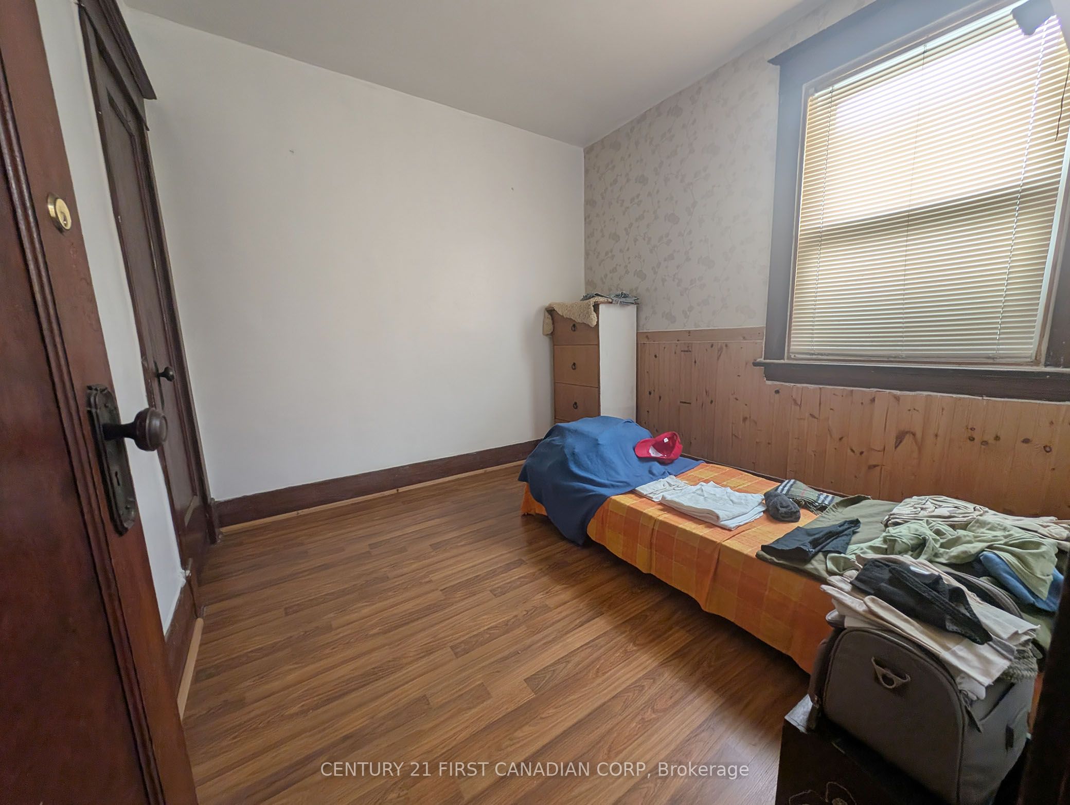 1169 Oxford Street E Property Photo 16