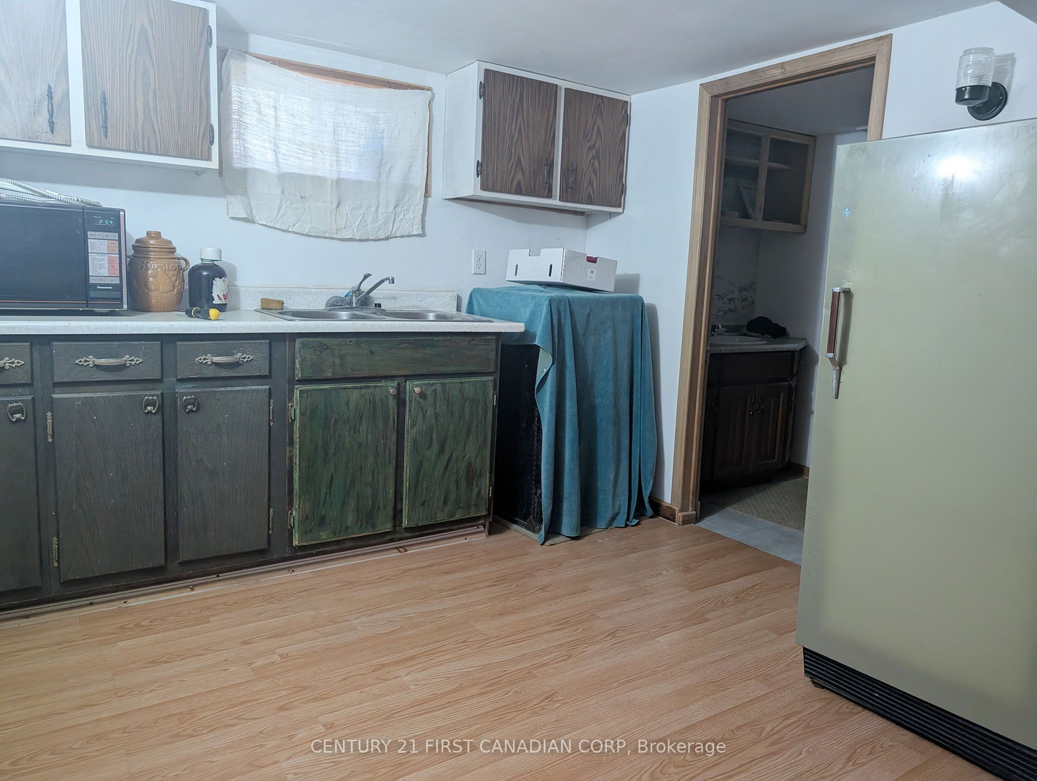 1169 Oxford Street E Property Photo 17