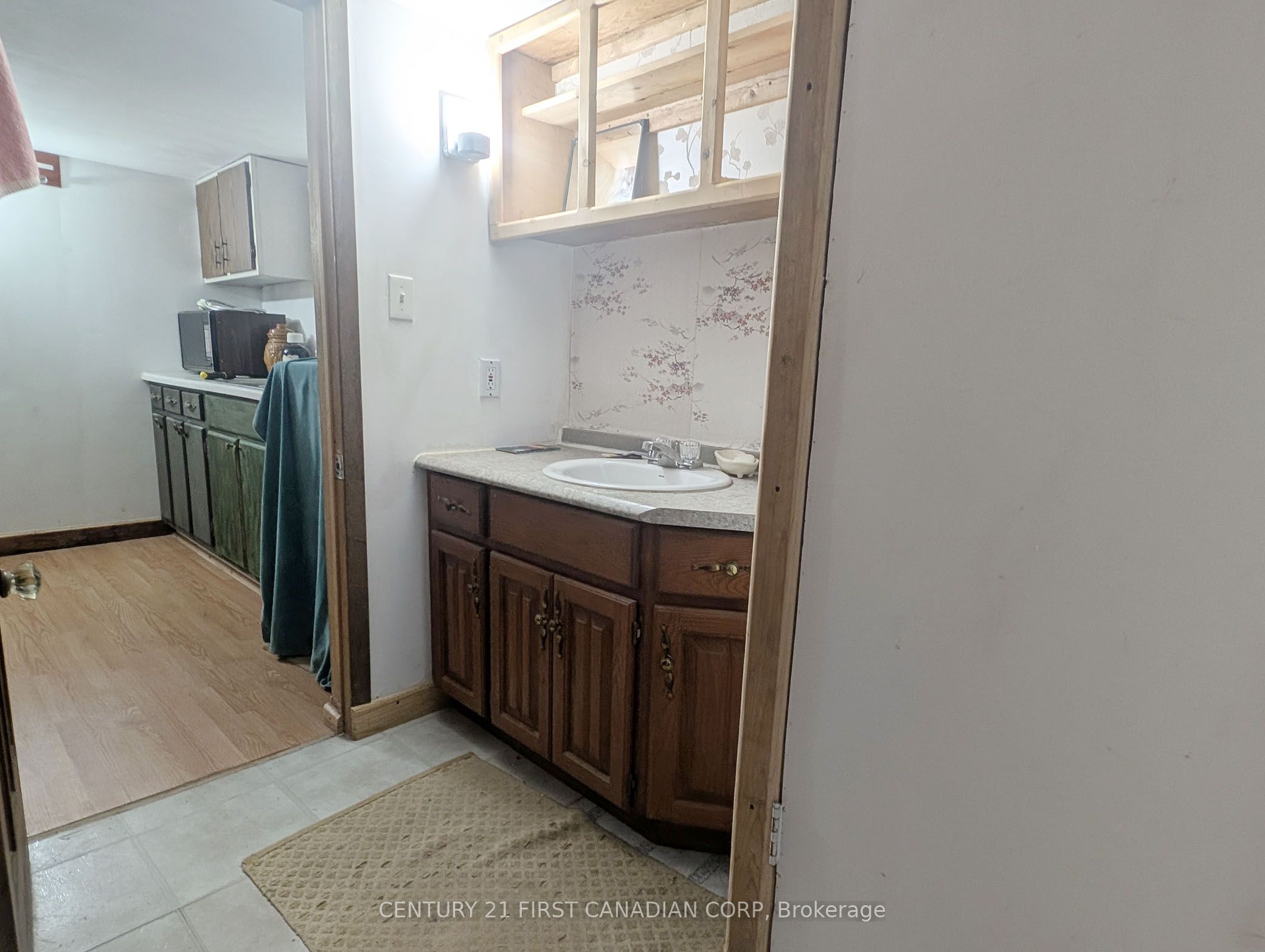 1169 Oxford Street E Property Photo 22