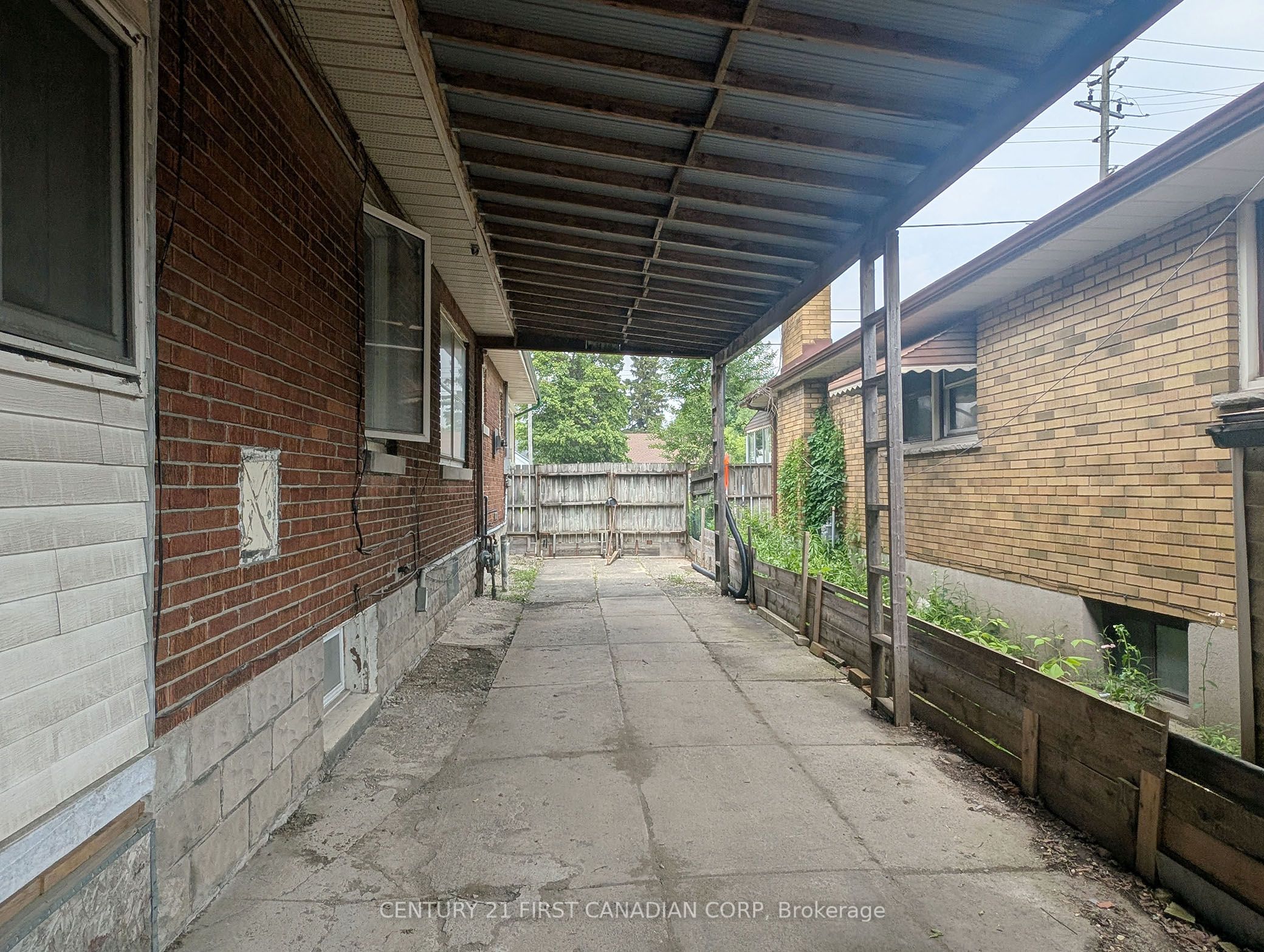 1169 Oxford Street E Property Photo 25
