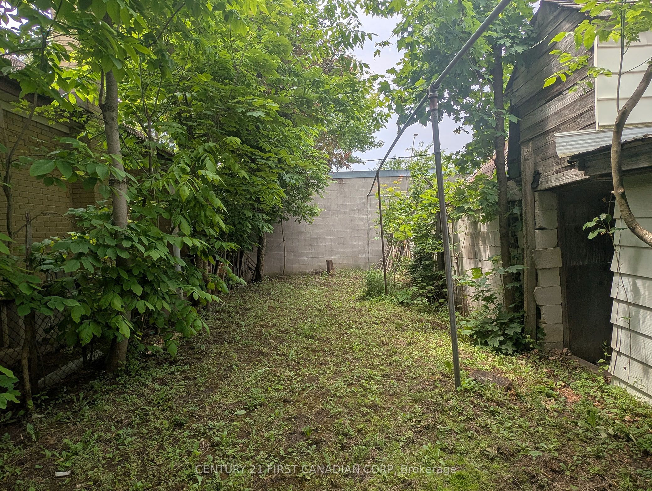 1169 Oxford Street E Property Photo 28