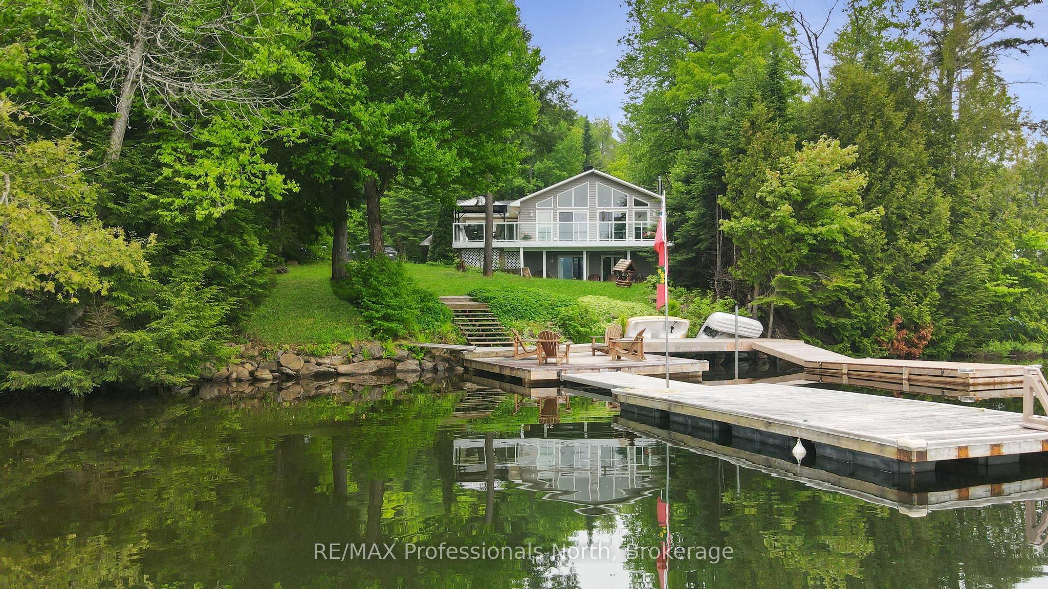 1093 Comak Cres Property Photo 1