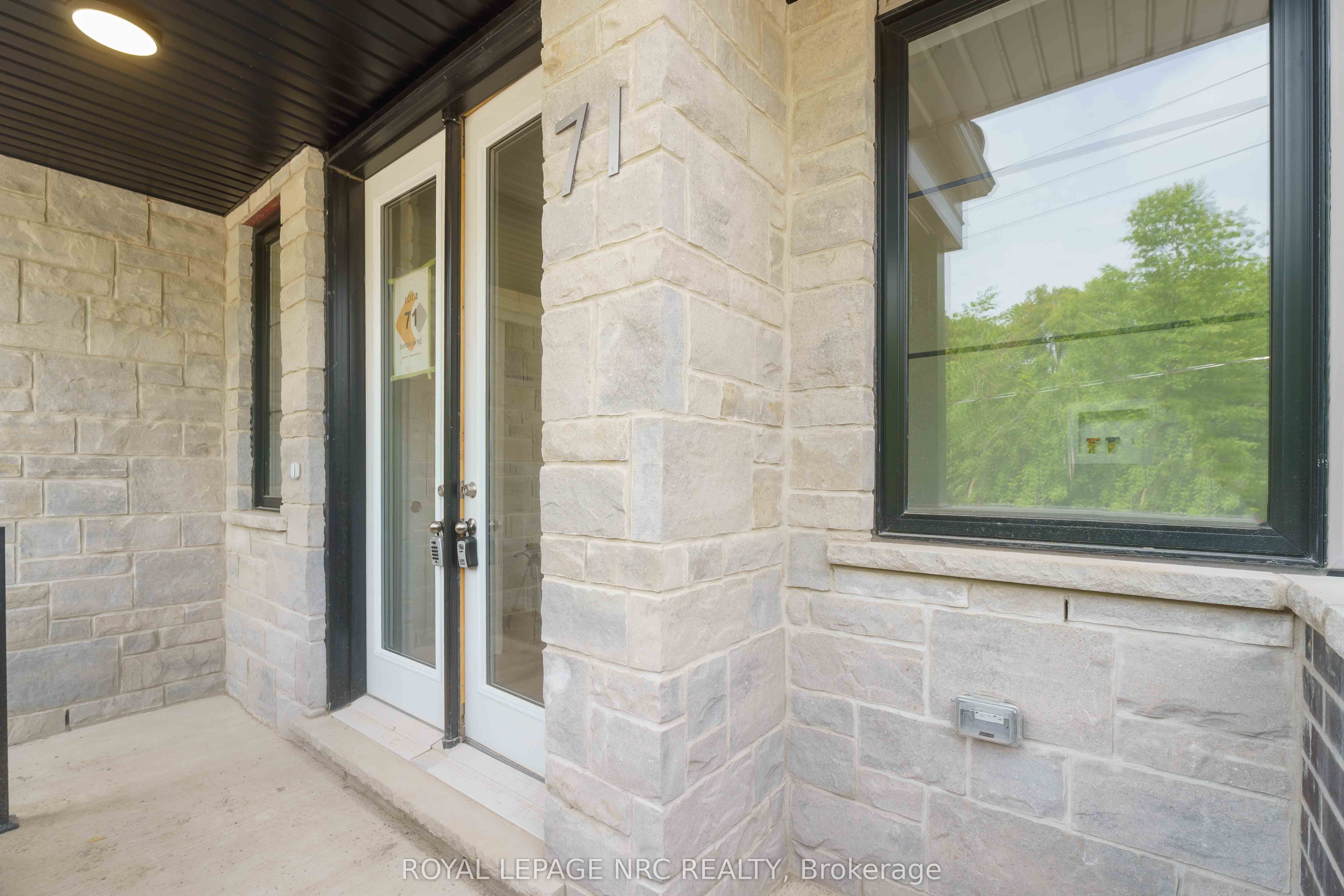 71 Superior Street Property Photo 3