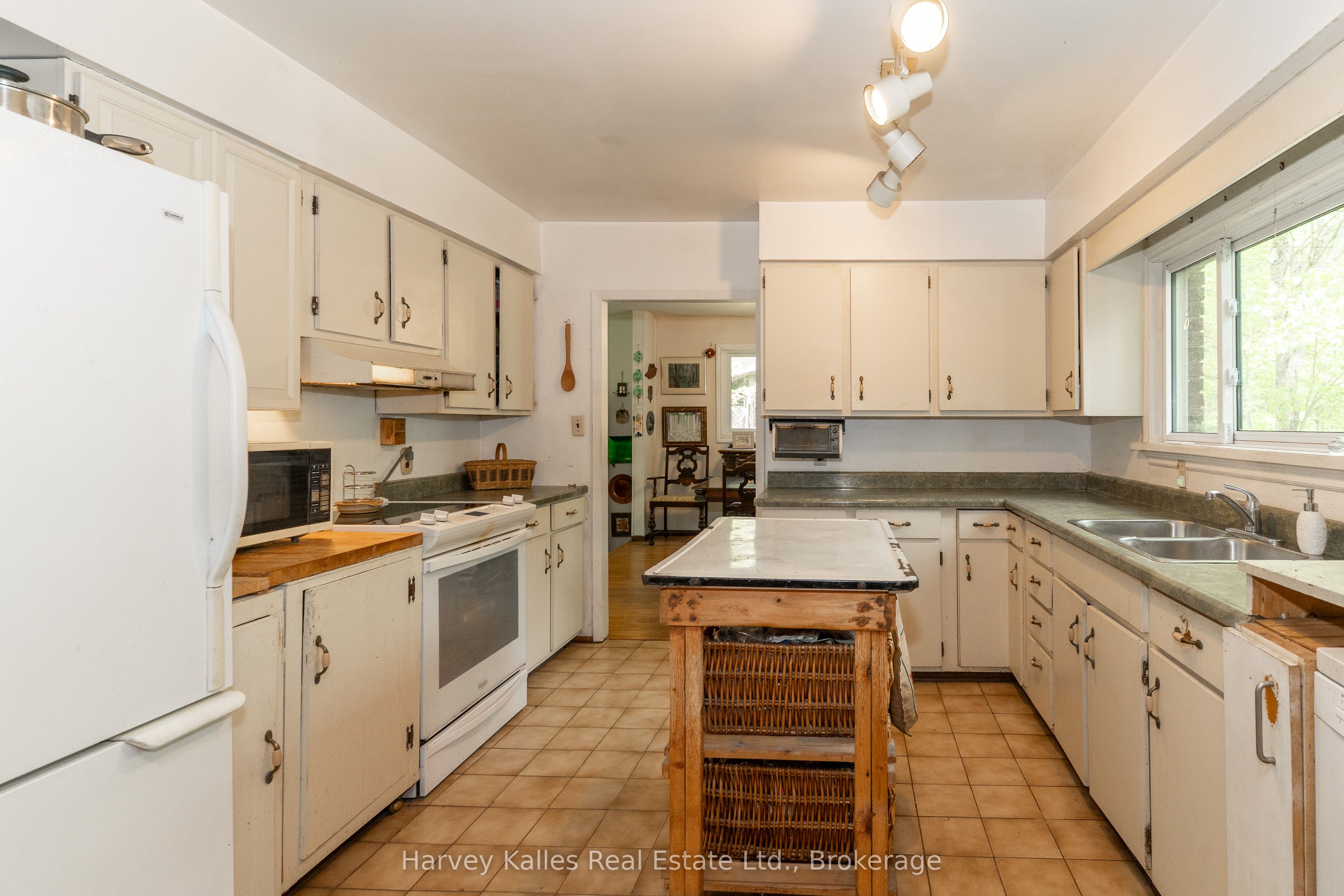 1099 Peterson Road Property Photo 5