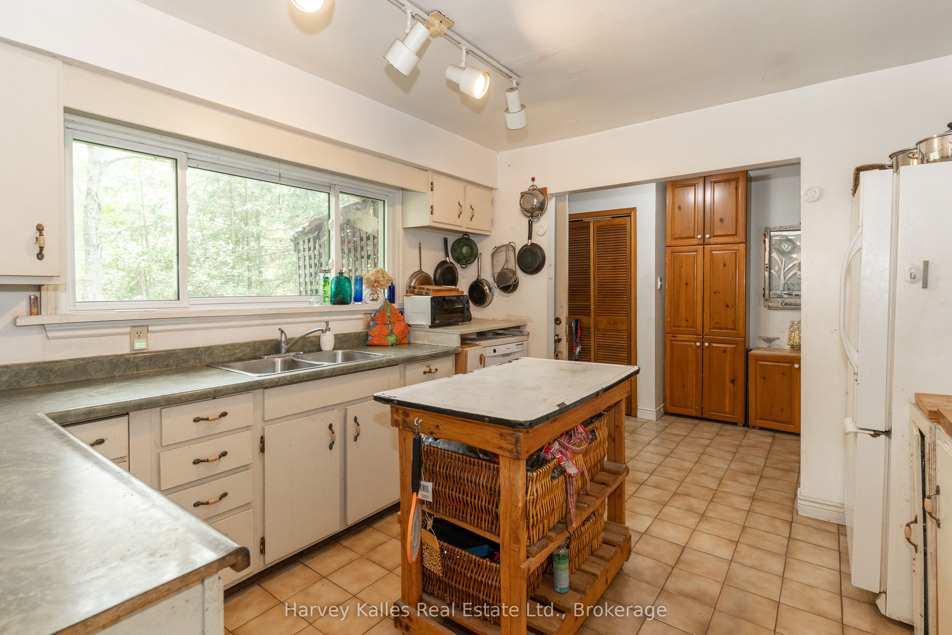 1099 Peterson Road Property Photo 6