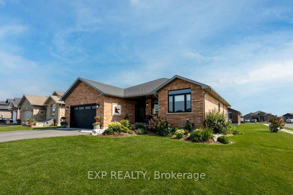 83 Essex Dr Property Photo 1