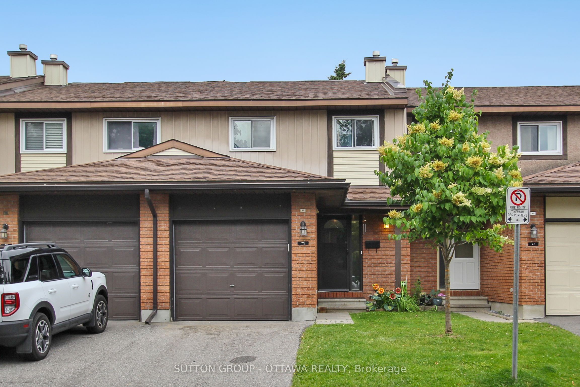 75 CLARKSON Crescent Property Photo 1
