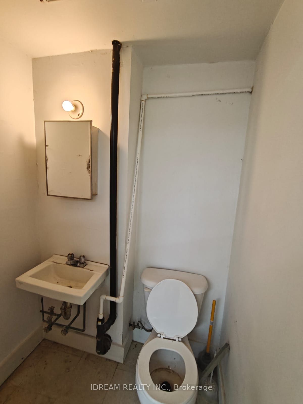 66 St Lawrence Street N Property Photo 6