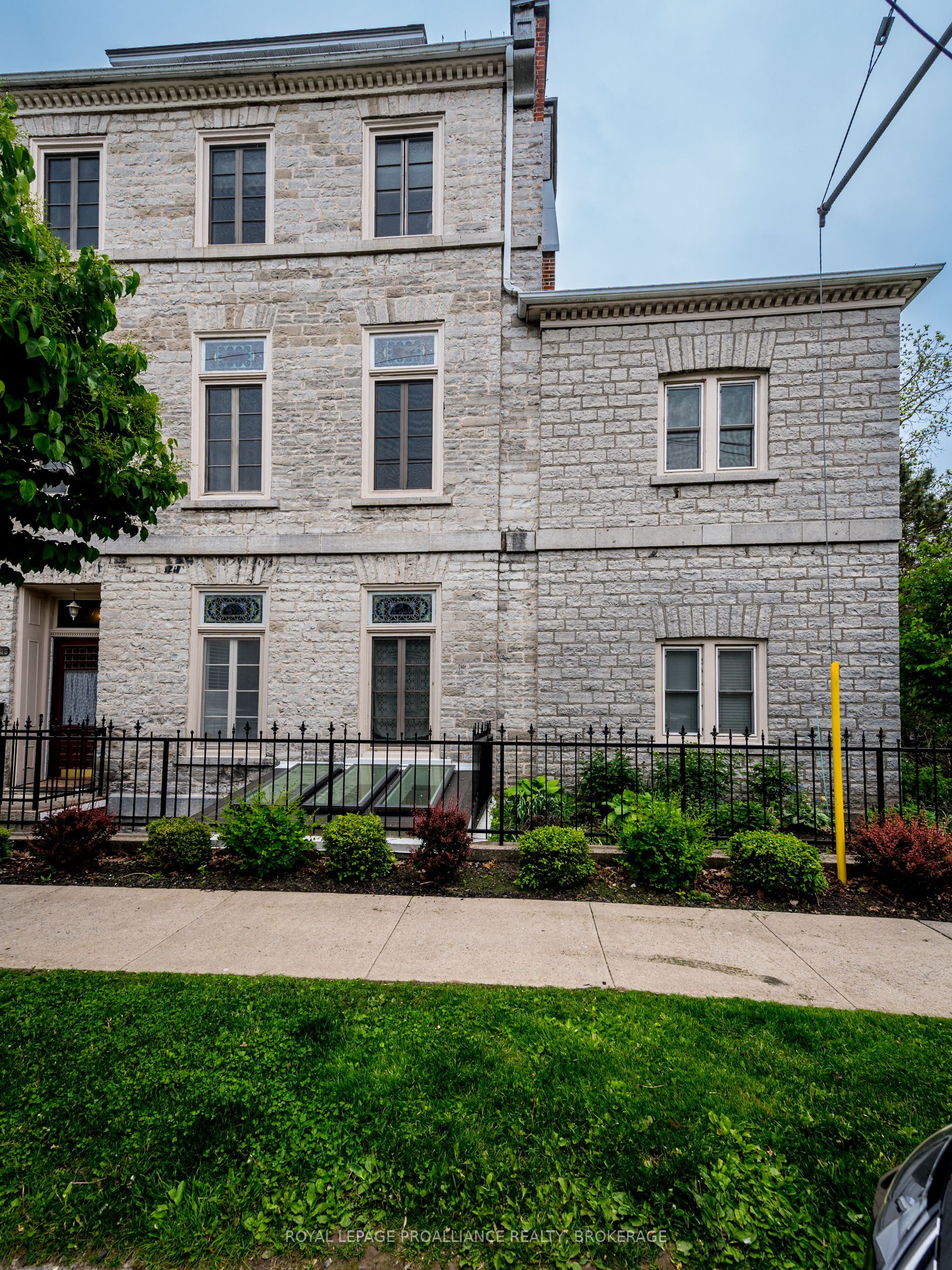#7 - 131 King Street Property Photo 1