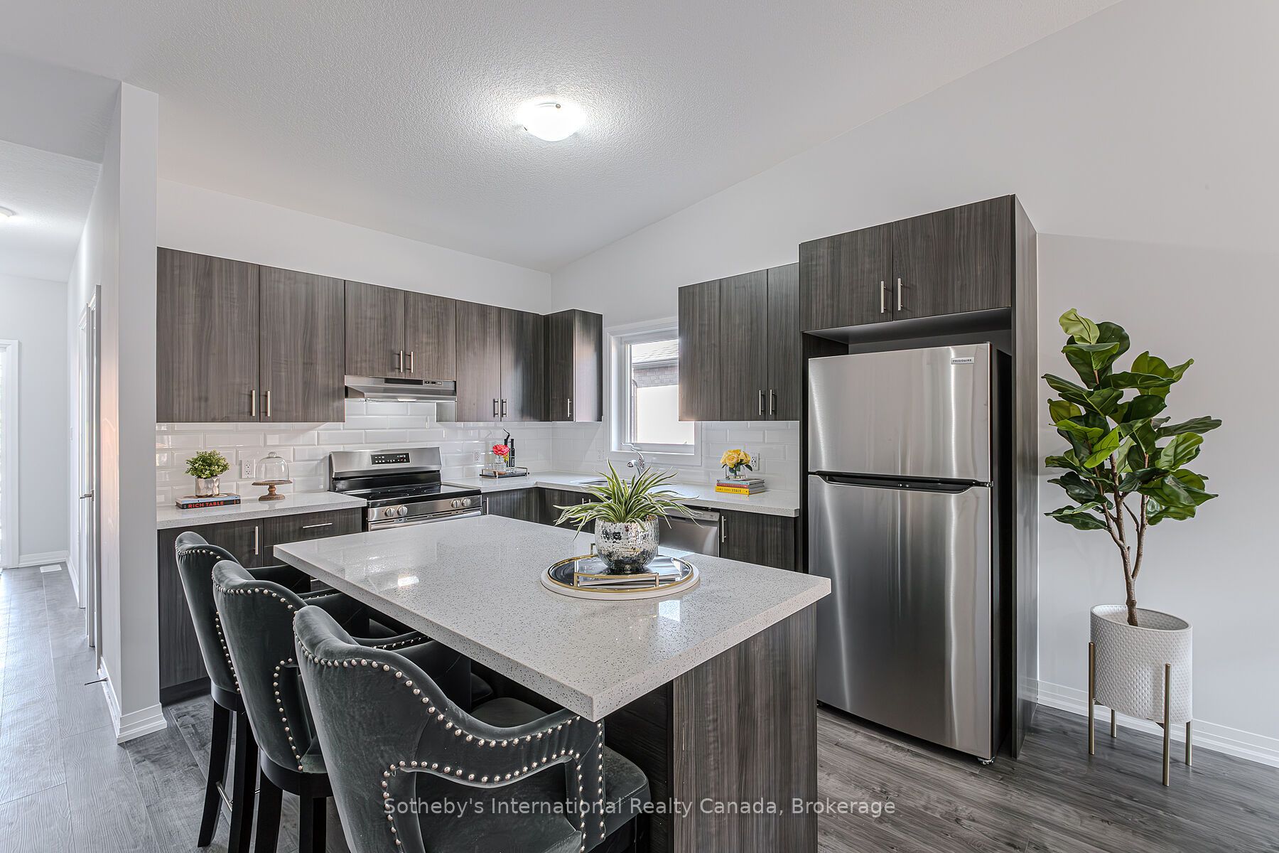 550 Grey Street 6 Property Photo 9