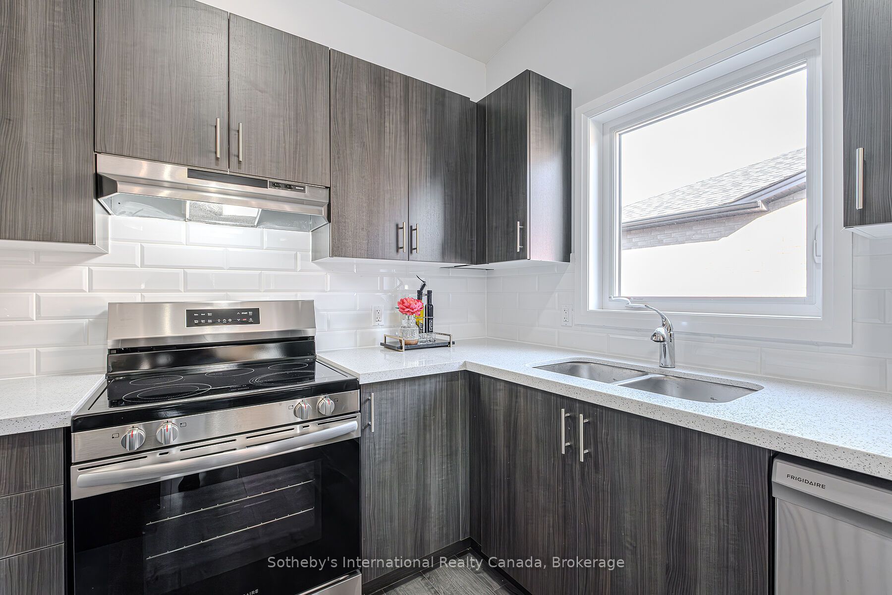 550 Grey Street 6 Property Photo 11