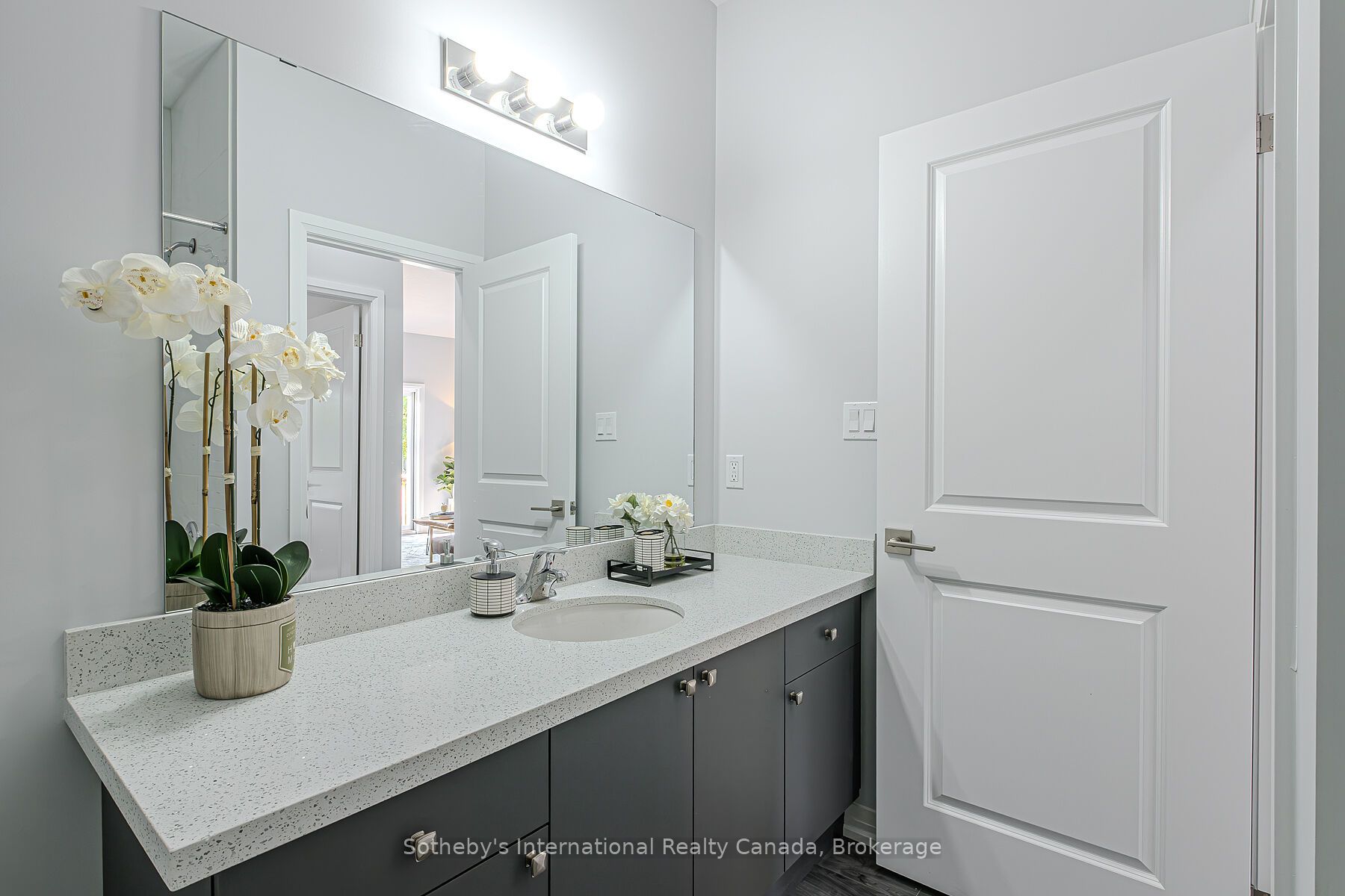 550 Grey Street 6 Property Photo 24