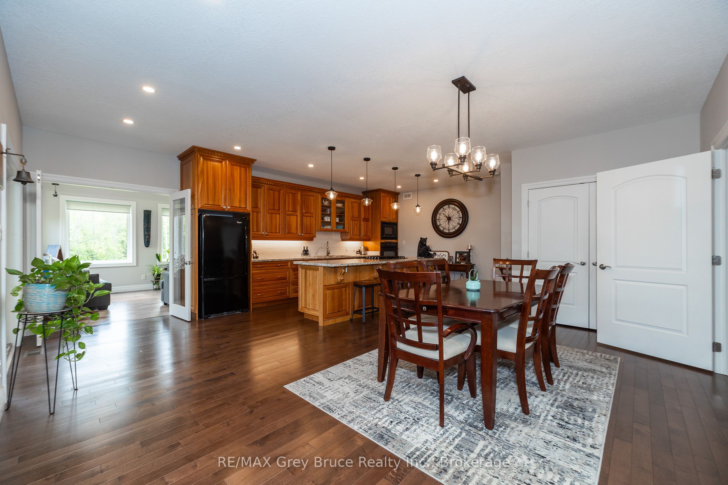 350293 A Concession Property Photo 8