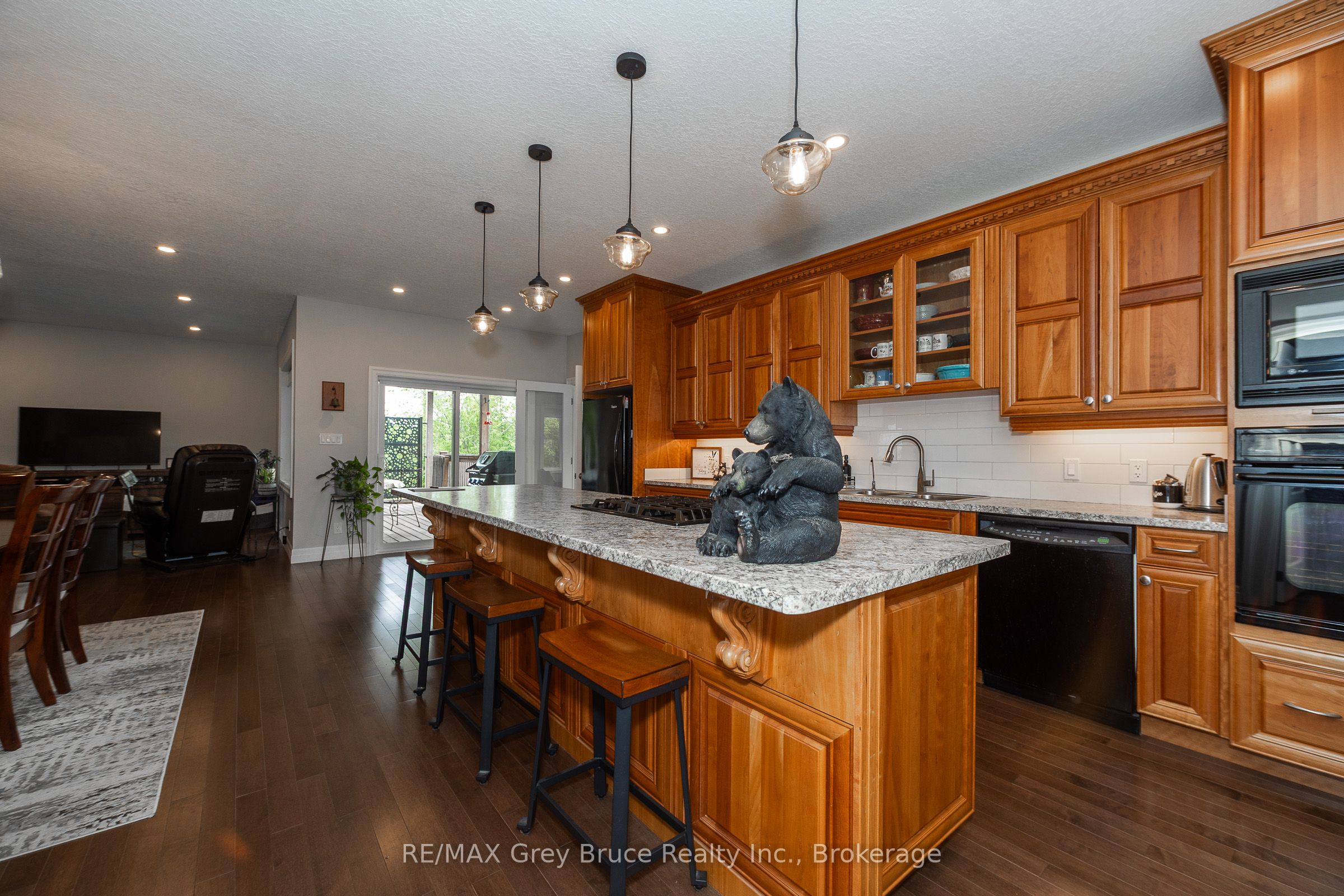 350293 A Concession Property Photo 9