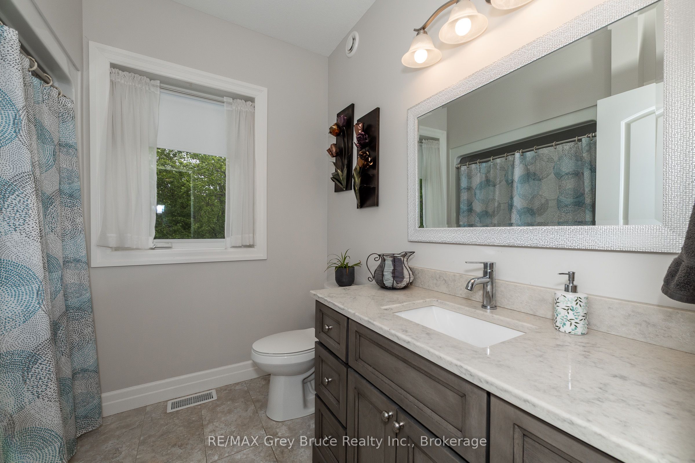 350293 A Concession Property Photo 18