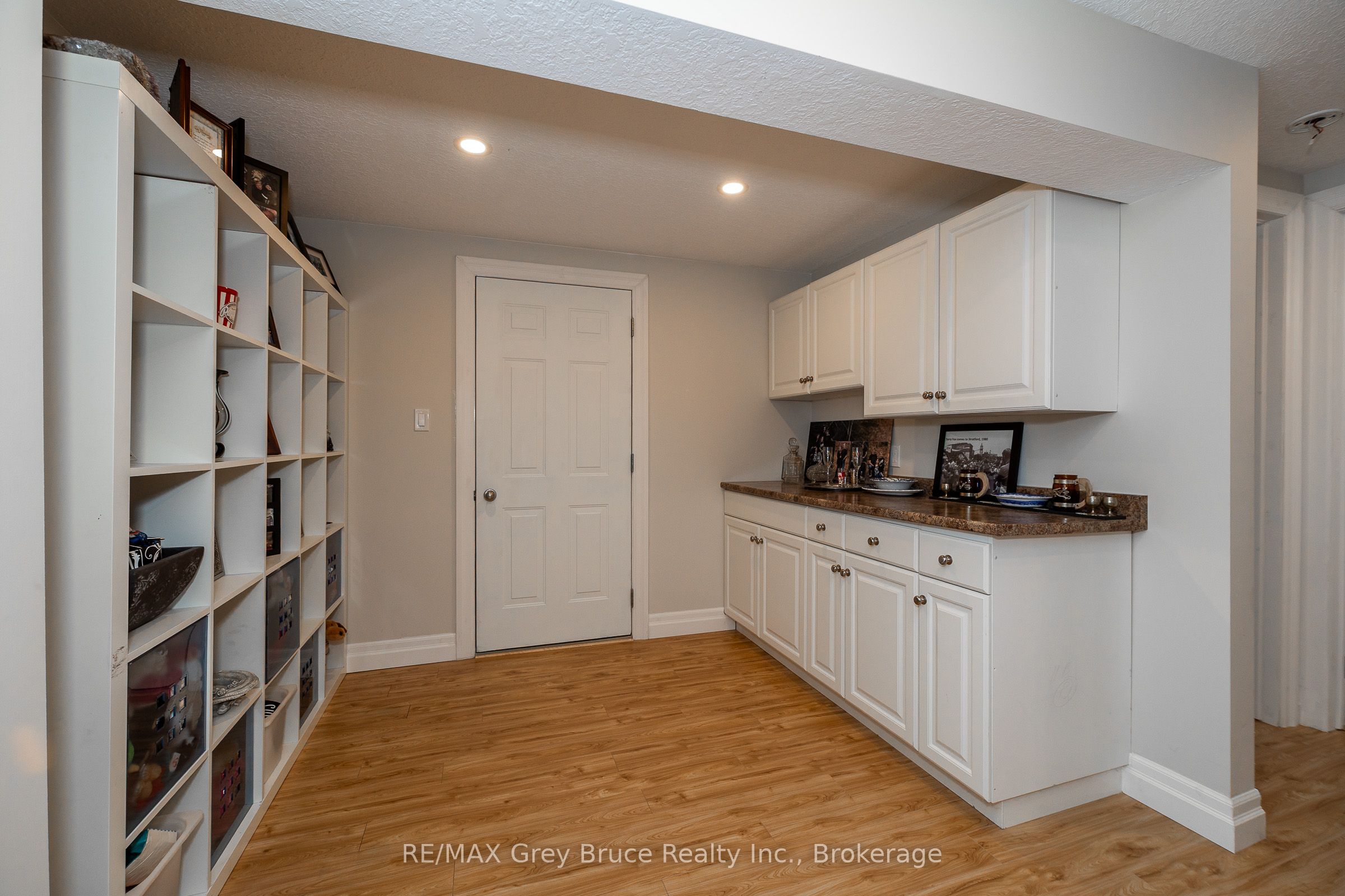 350293 A Concession Property Photo 28